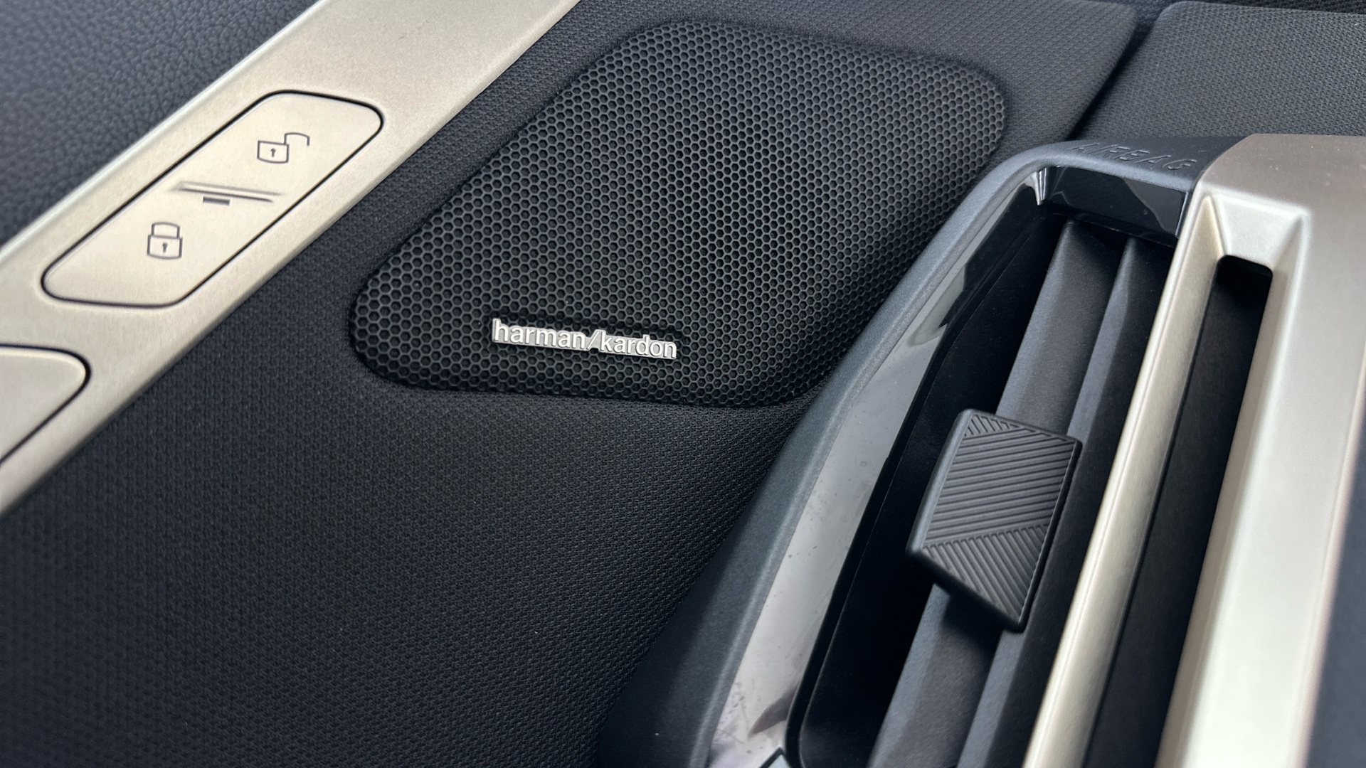 4020882 240kW xDrive40 M Sport 76.6kWh 5dr Auto