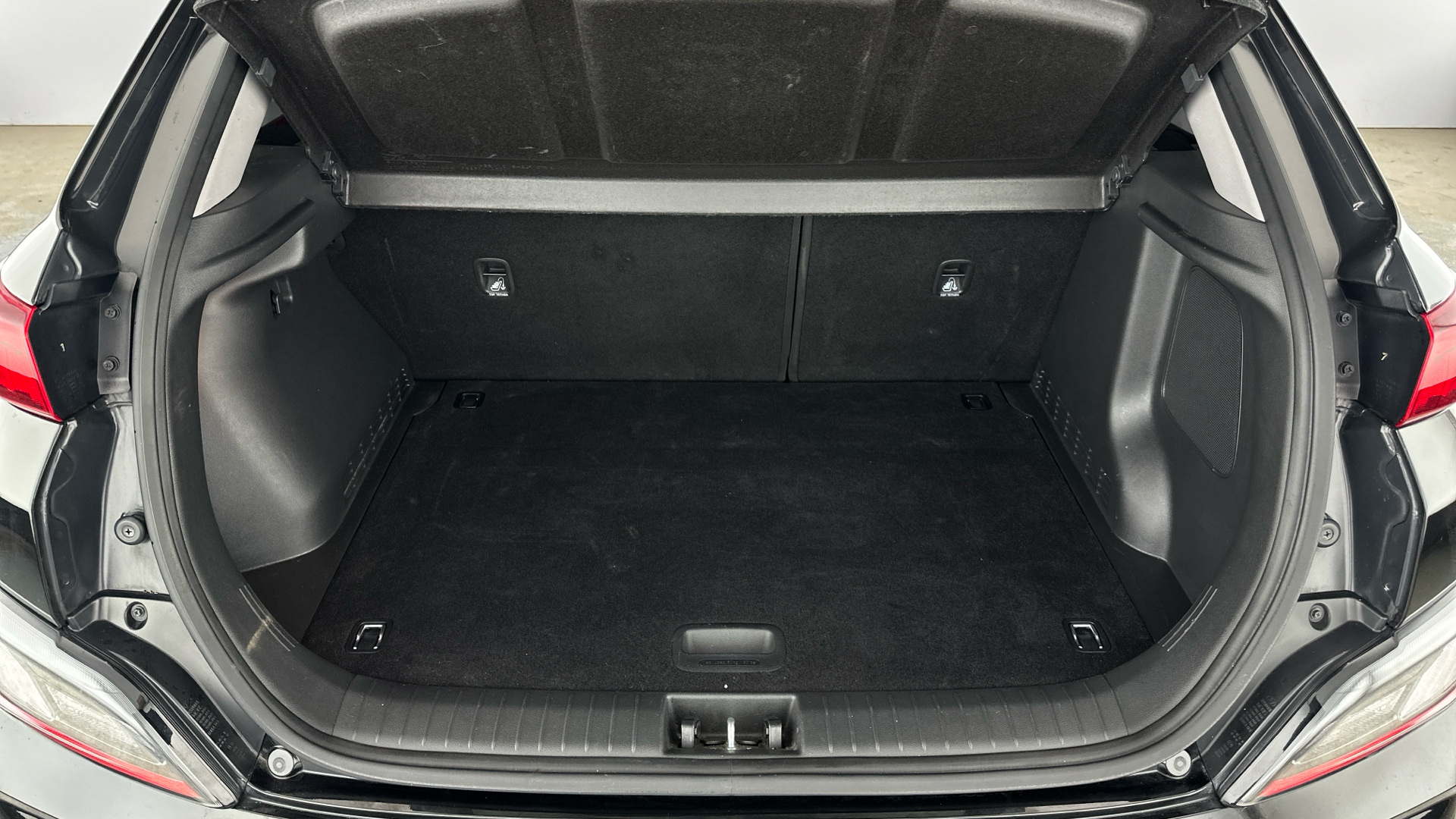 4020736 150kW Premium 64kWh 5dr Auto