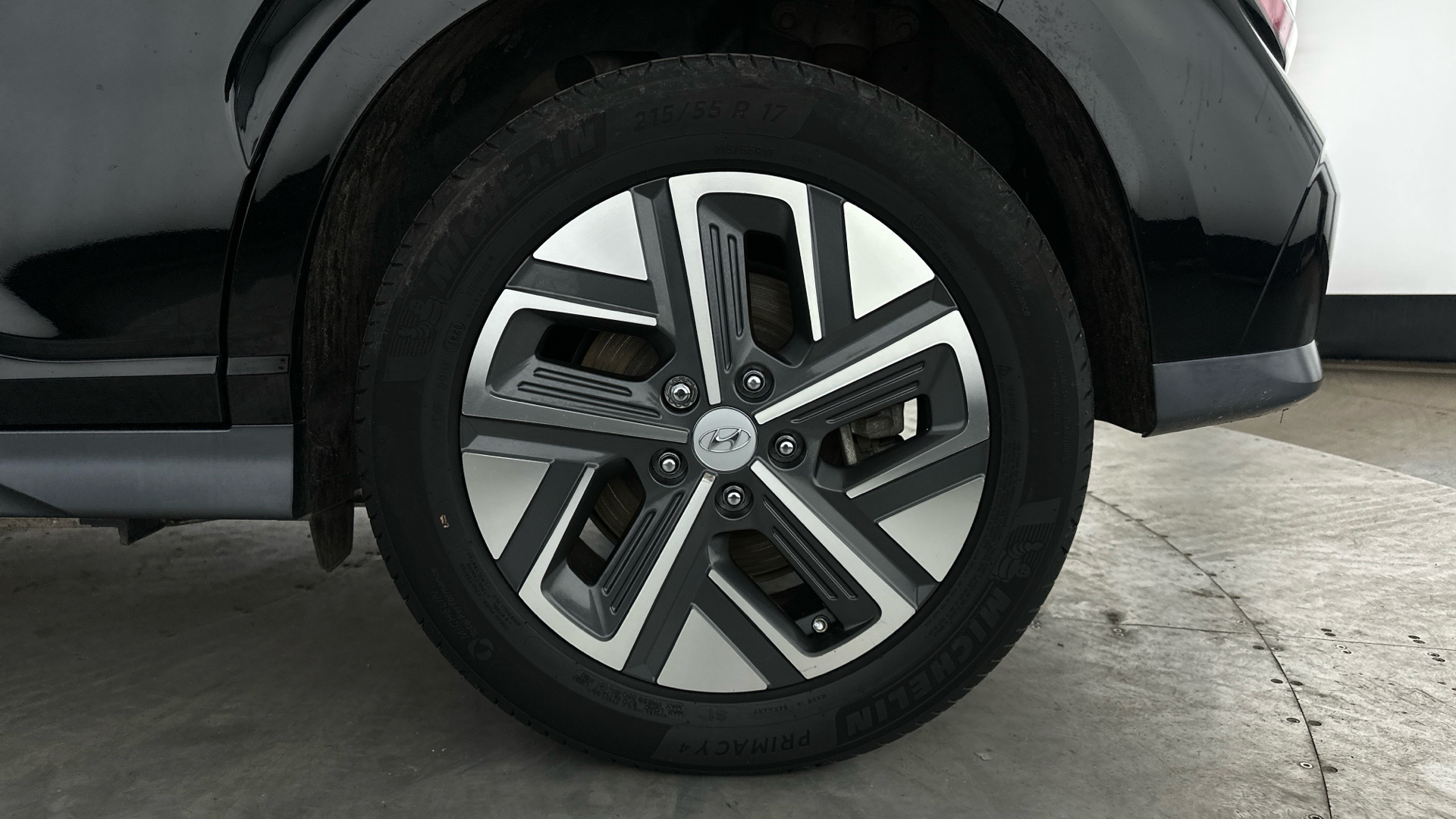 4020736 150kW Premium 64kWh 5dr Auto