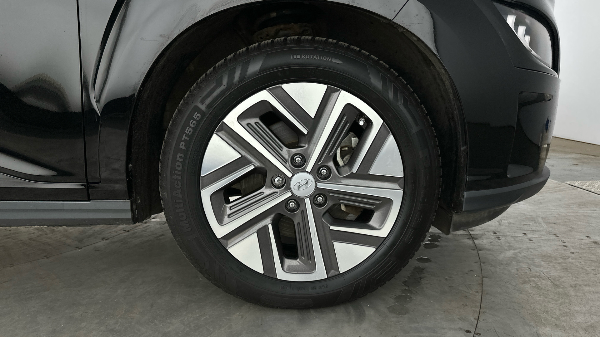 4020736 150kW Premium 64kWh 5dr Auto