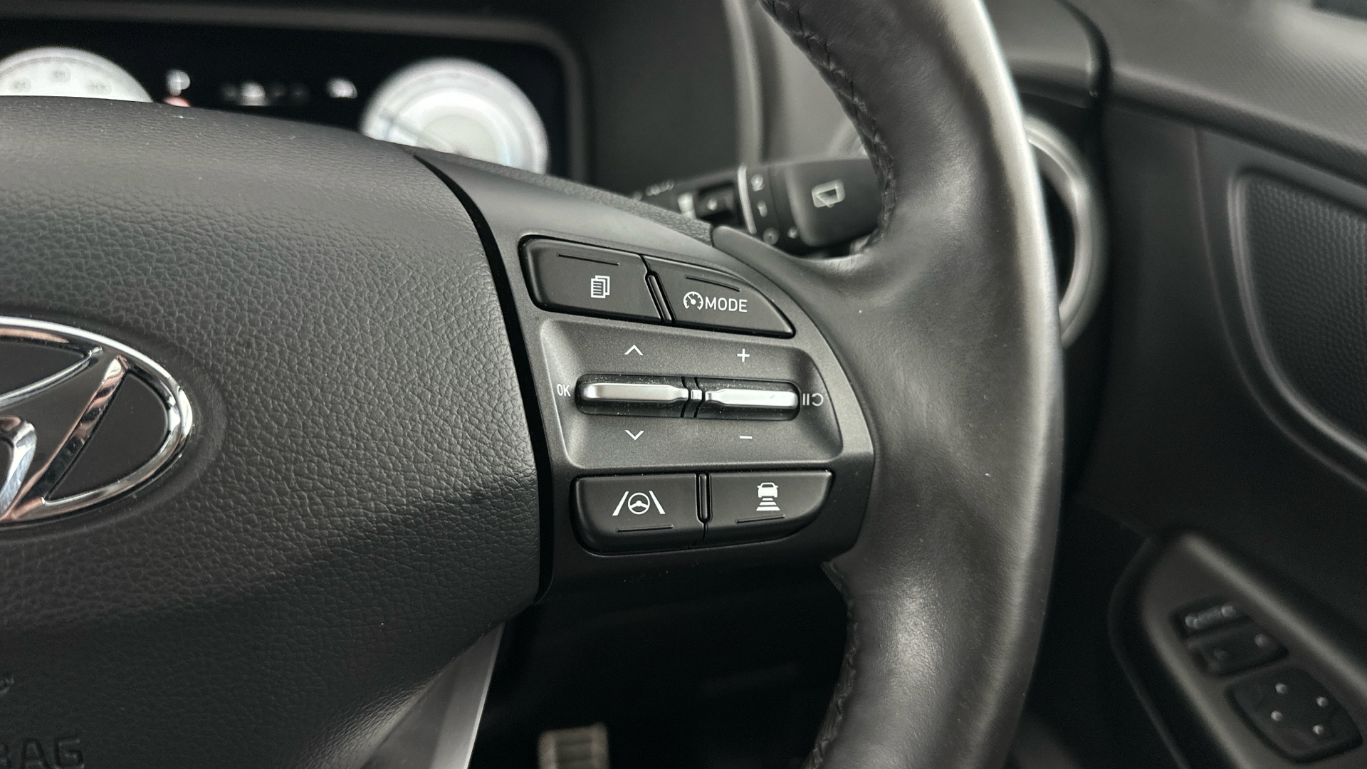 4020736 150kW Premium 64kWh 5dr Auto