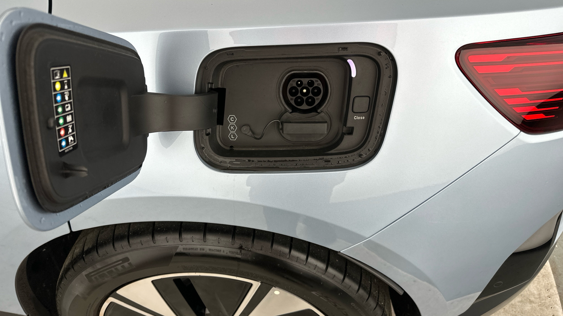 4027578 200kW 100kWh LR Single Motor Plus [Pilot] 5dr Auto