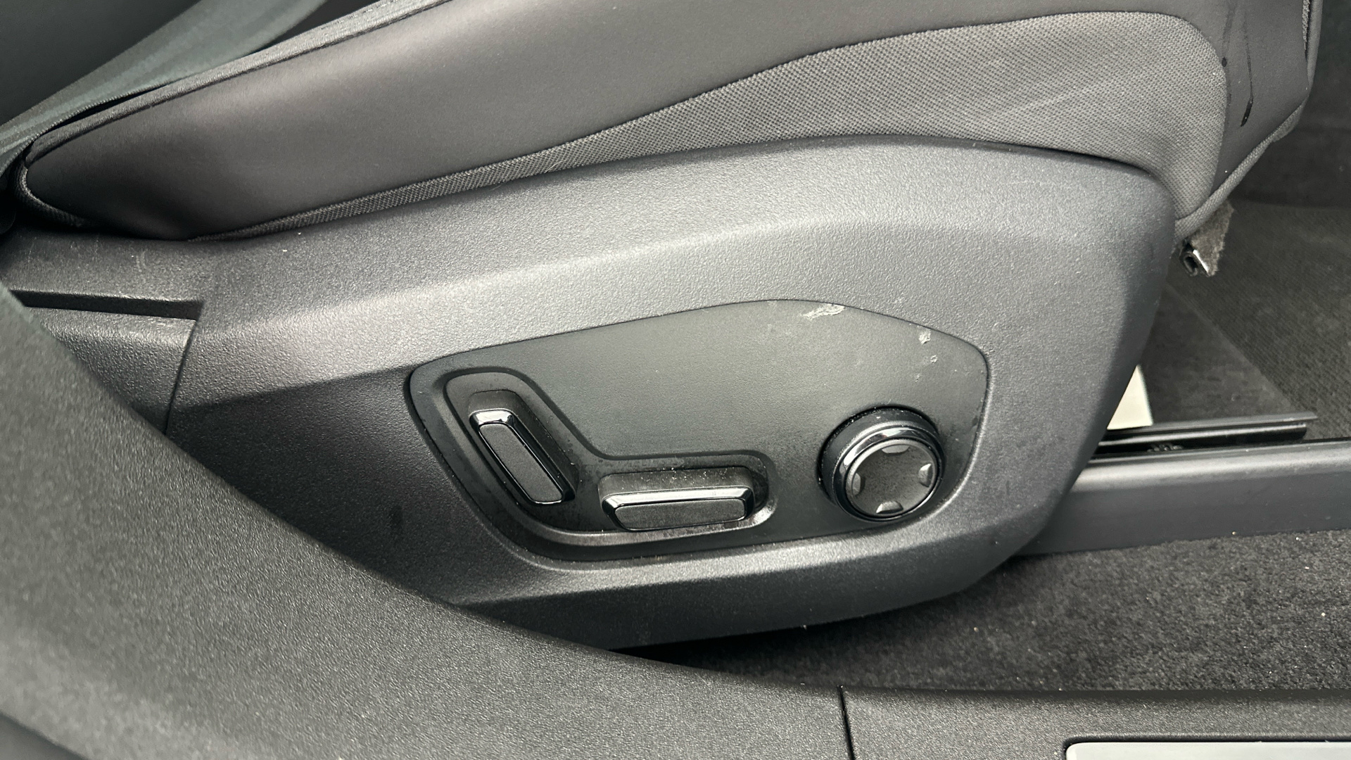 4027578 200kW 100kWh LR Single Motor Plus [Pilot] 5dr Auto