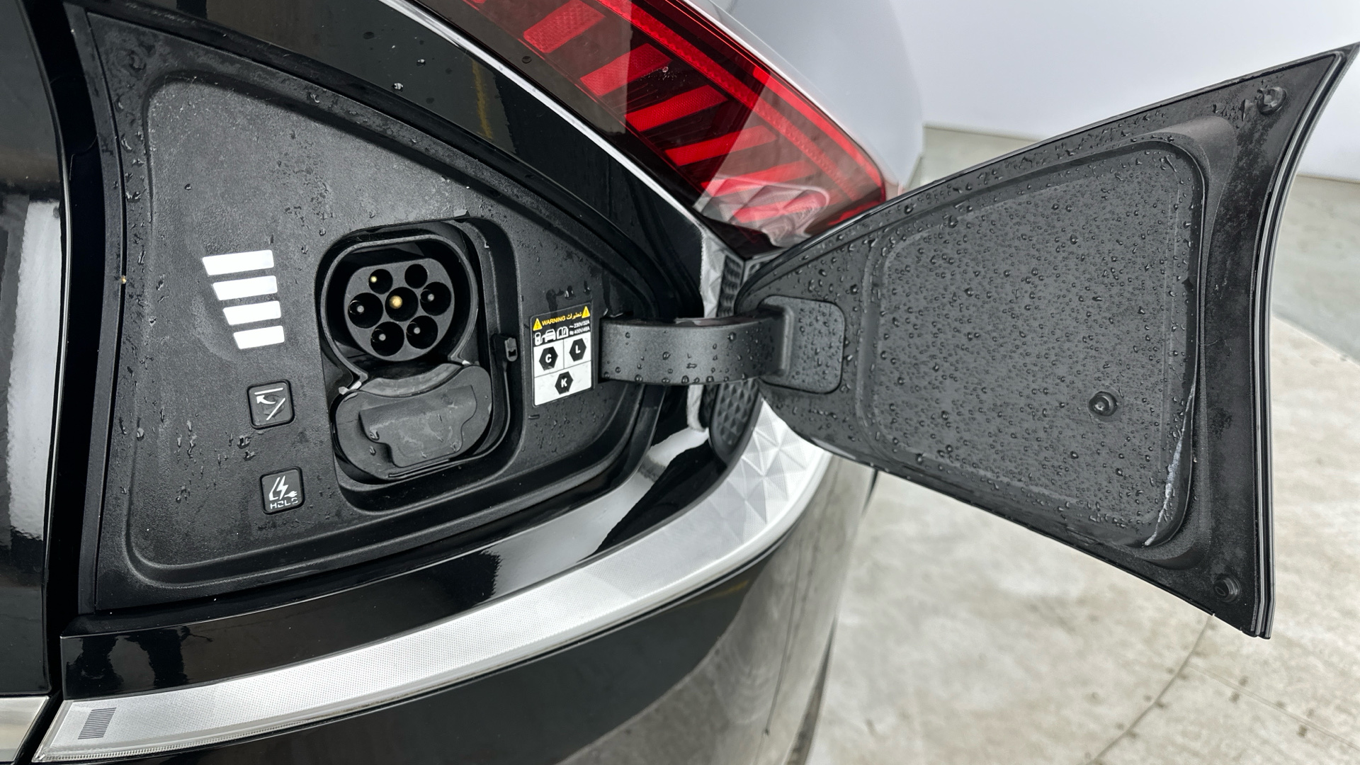 4058722 166kW Air 77.4kWh 5dr Auto