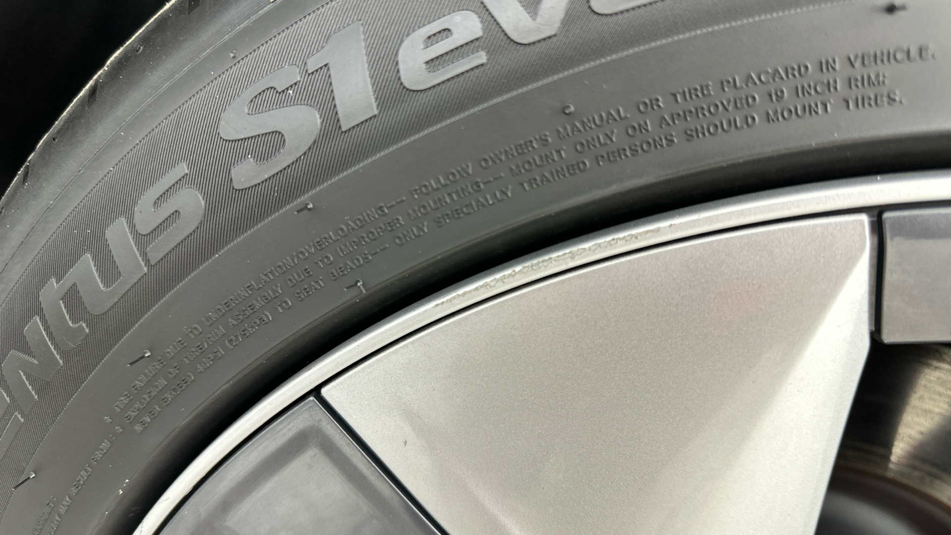 4027568 Long Range AWD 5dr Auto