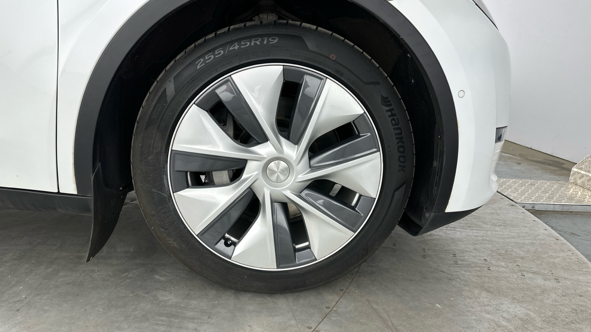 4027568 Long Range AWD 5dr Auto