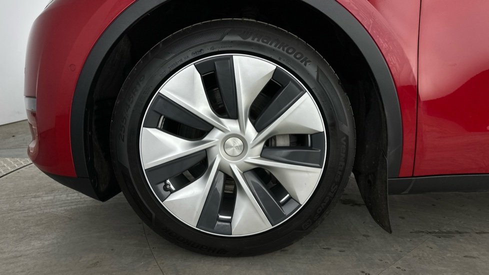 Tesla Model Y Image 16