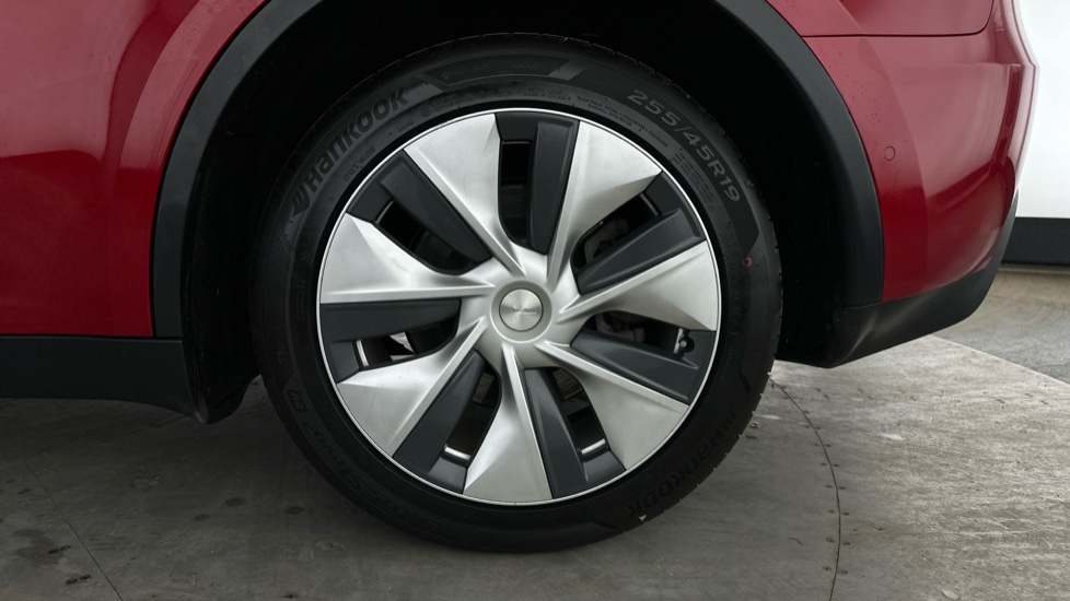 Tesla Model Y Image 17