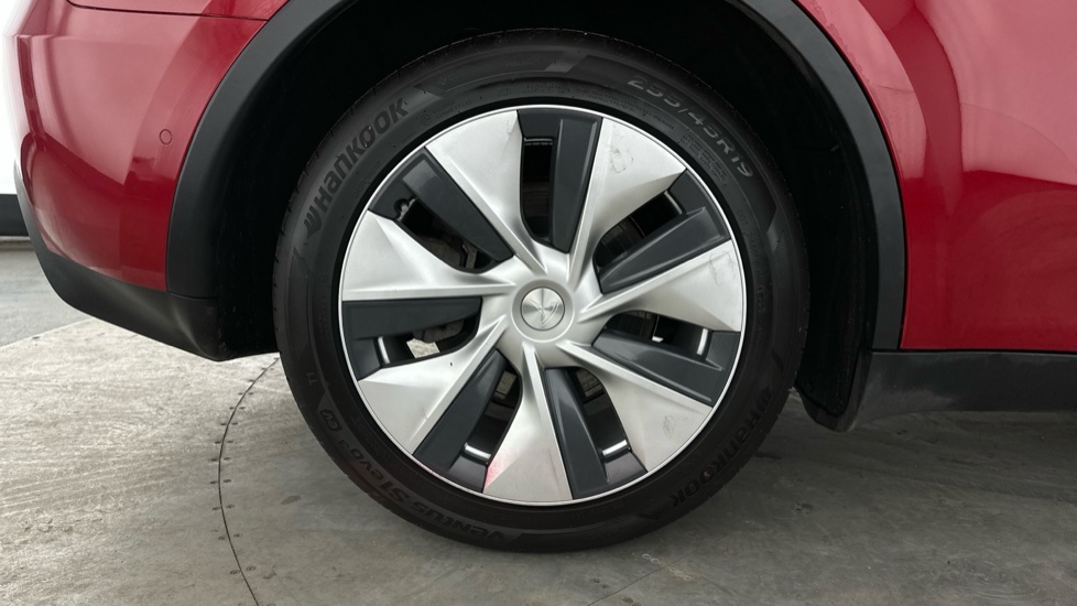 Tesla Model Y Image 18