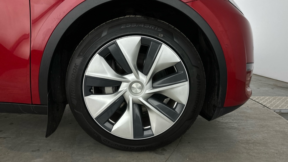 Tesla Model Y Image 19