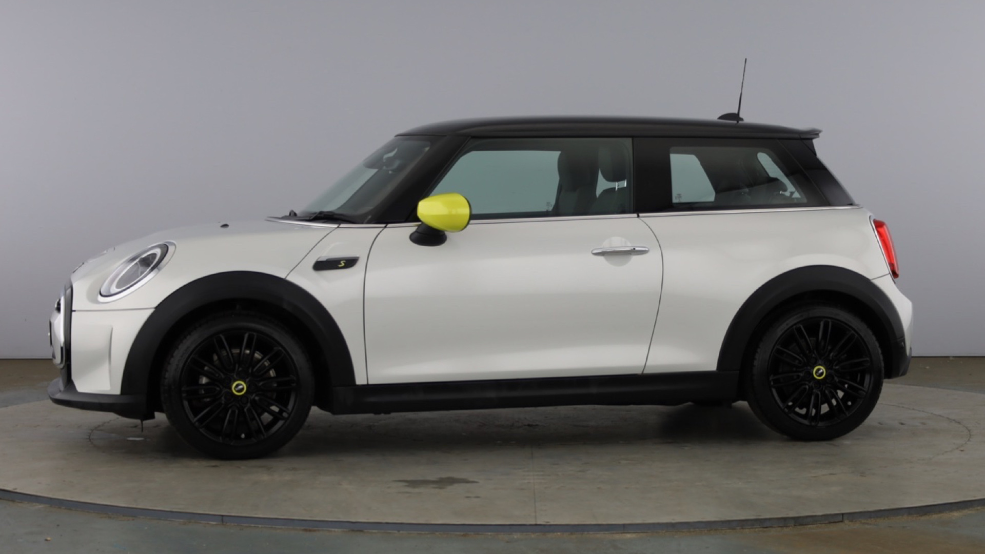 4020792 135kW Cooper S Level 2 33kWh 3dr Auto