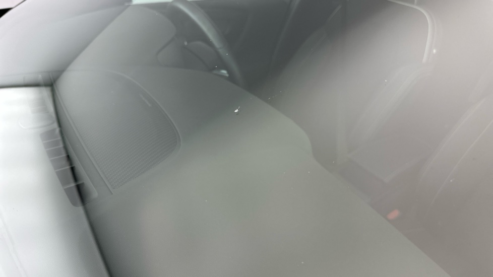 Volvo XC40 Front Screen Chipped