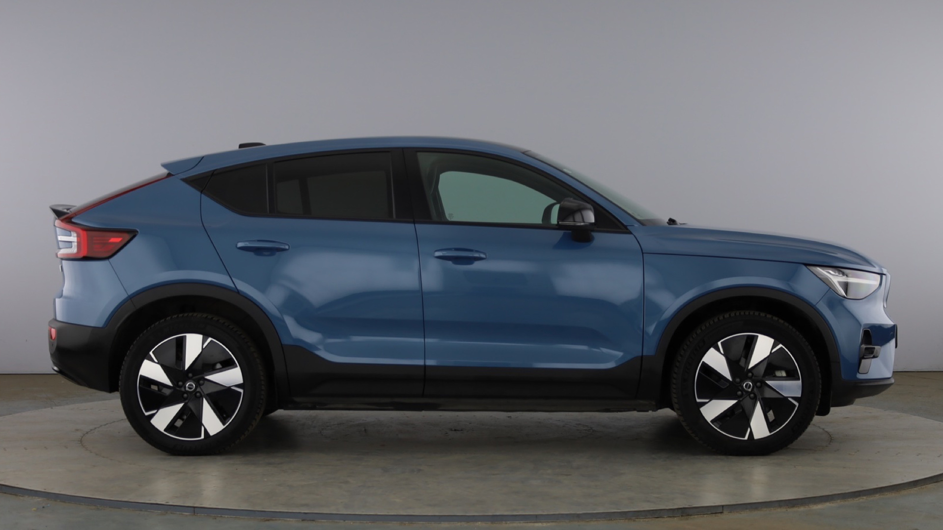 4046780 175kW Recharge Plus 69kWh 5dr Auto