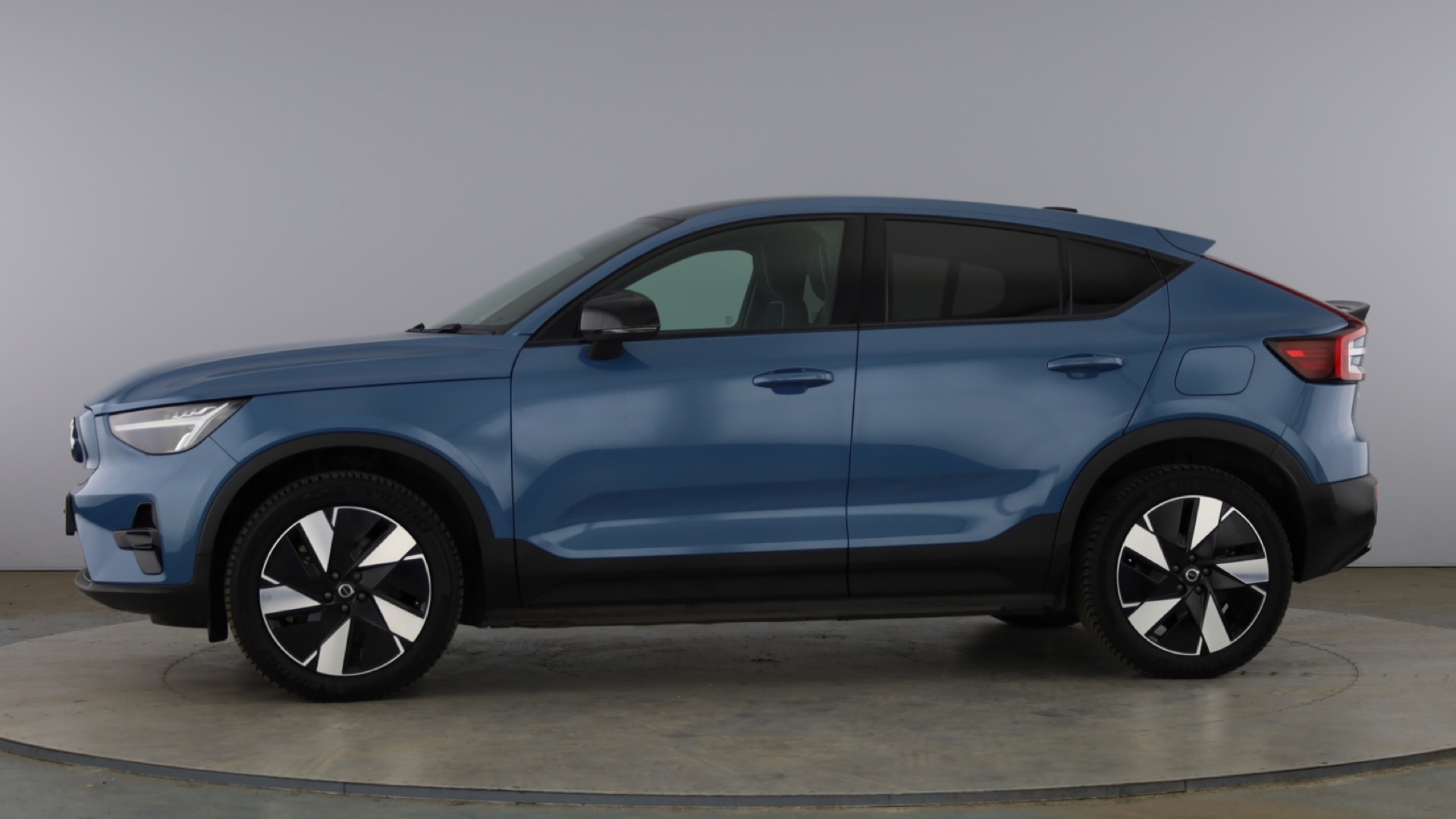 4046780 175kW Recharge Plus 69kWh 5dr Auto