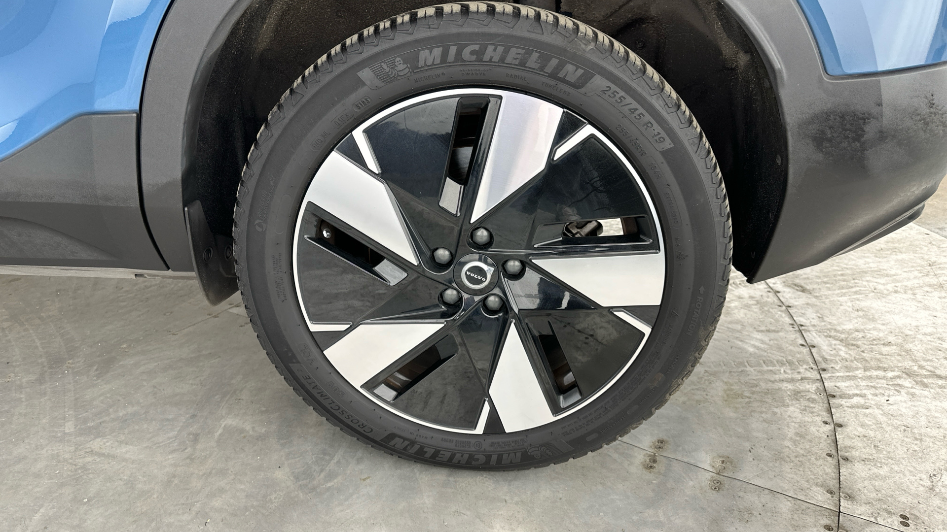 4046780 175kW Recharge Plus 69kWh 5dr Auto