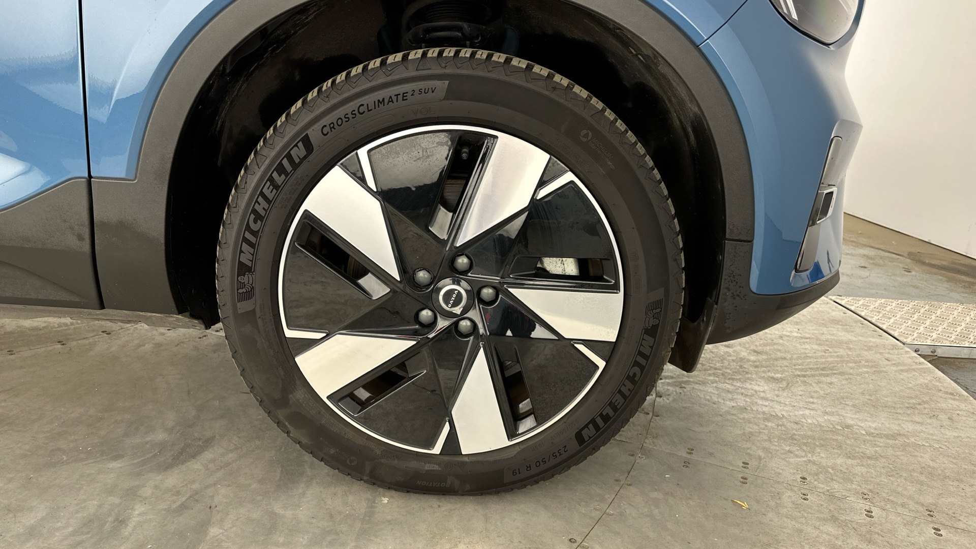 4046780 175kW Recharge Plus 69kWh 5dr Auto