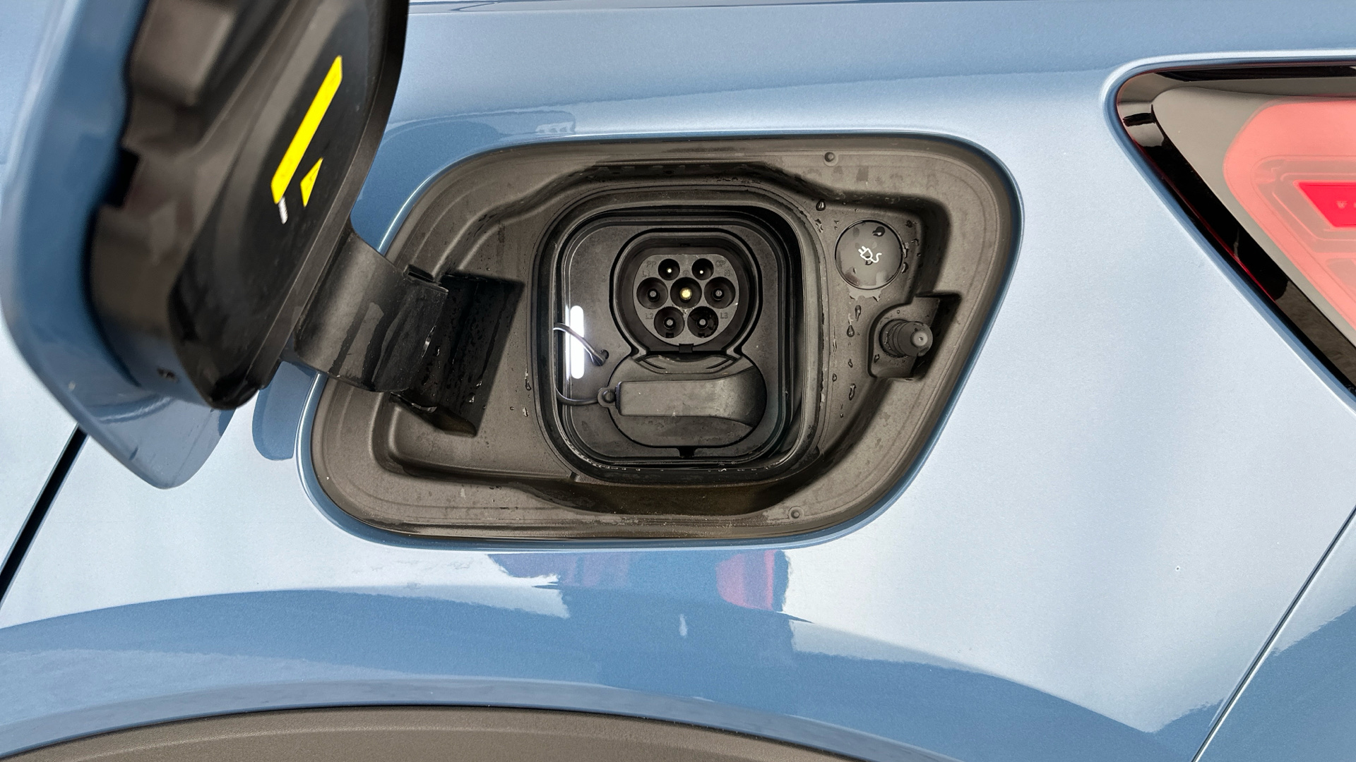 4046780 175kW Recharge Plus 69kWh 5dr Auto