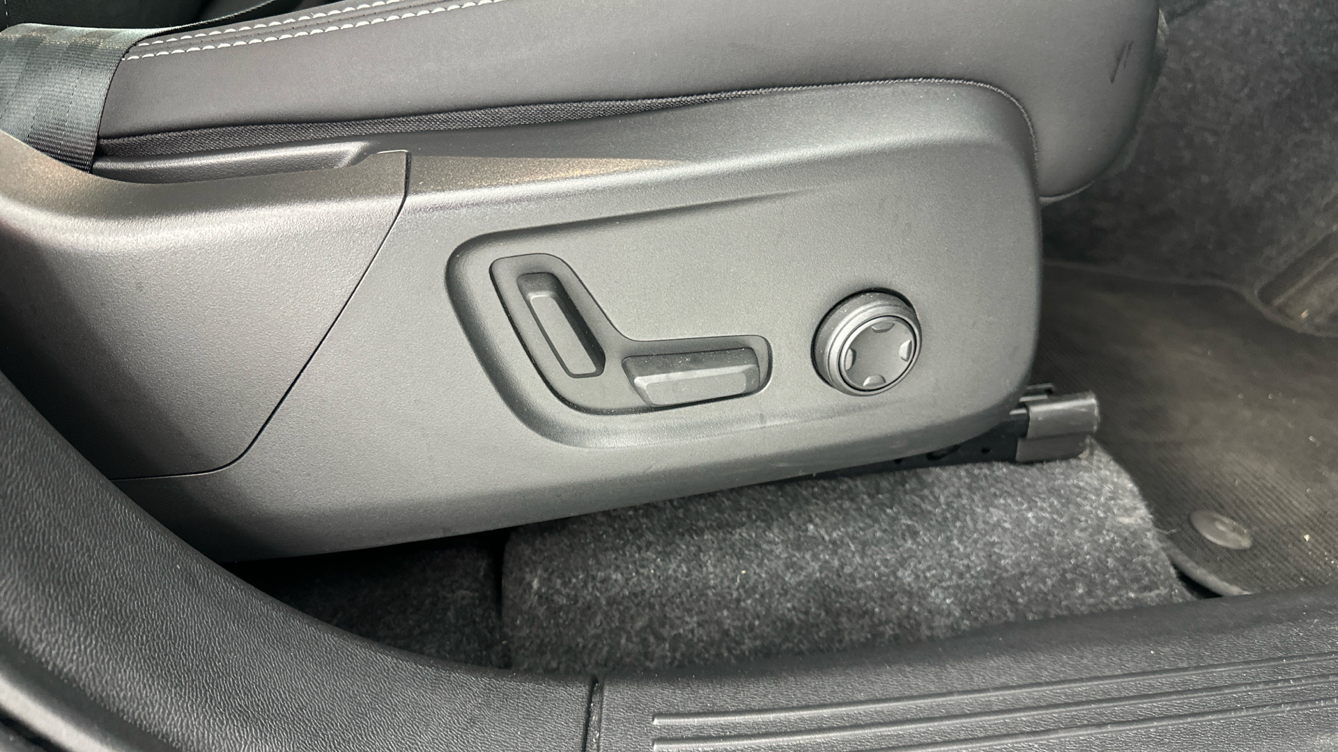 4046780 175kW Recharge Plus 69kWh 5dr Auto