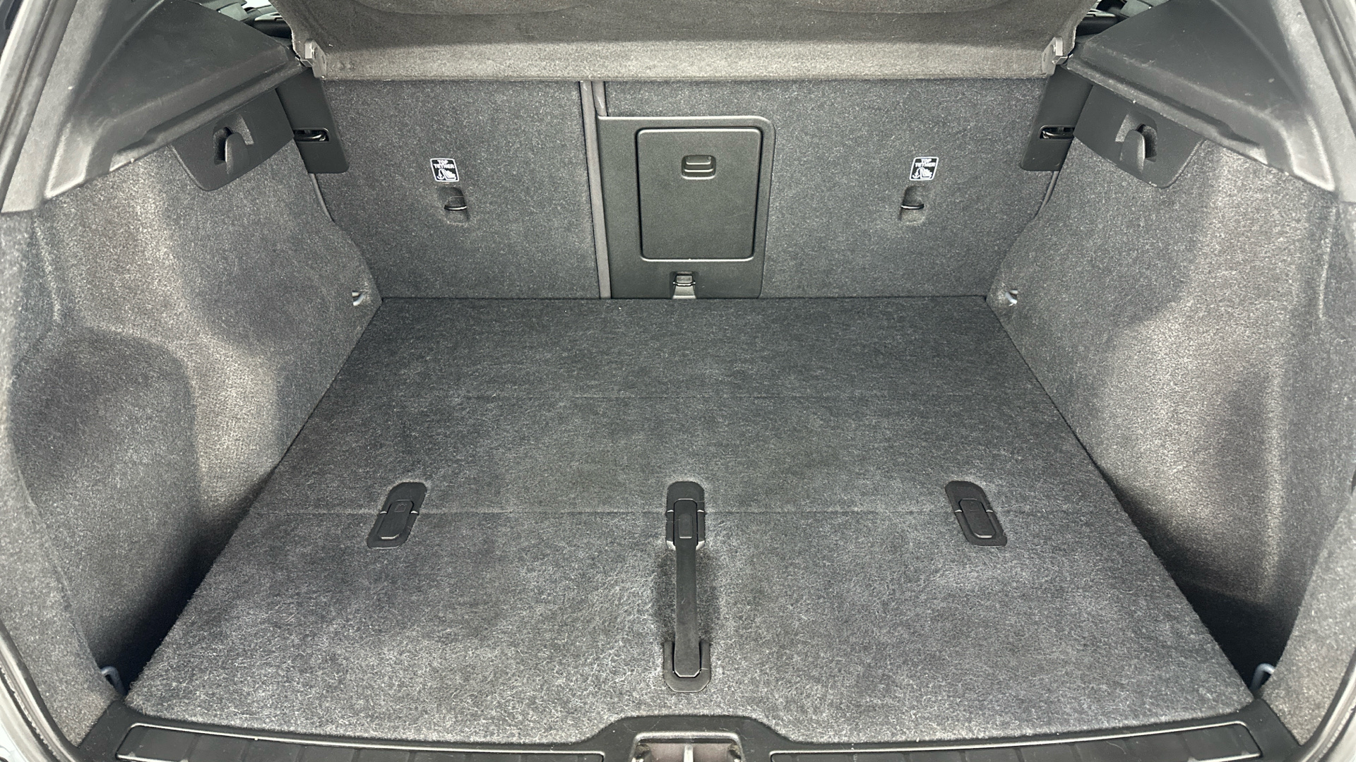 4020768 170kW Recharge Plus 69kWh 5dr Auto