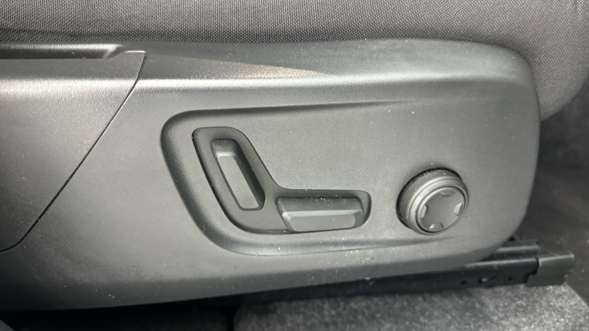 4020768 170kW Recharge Plus 69kWh 5dr Auto