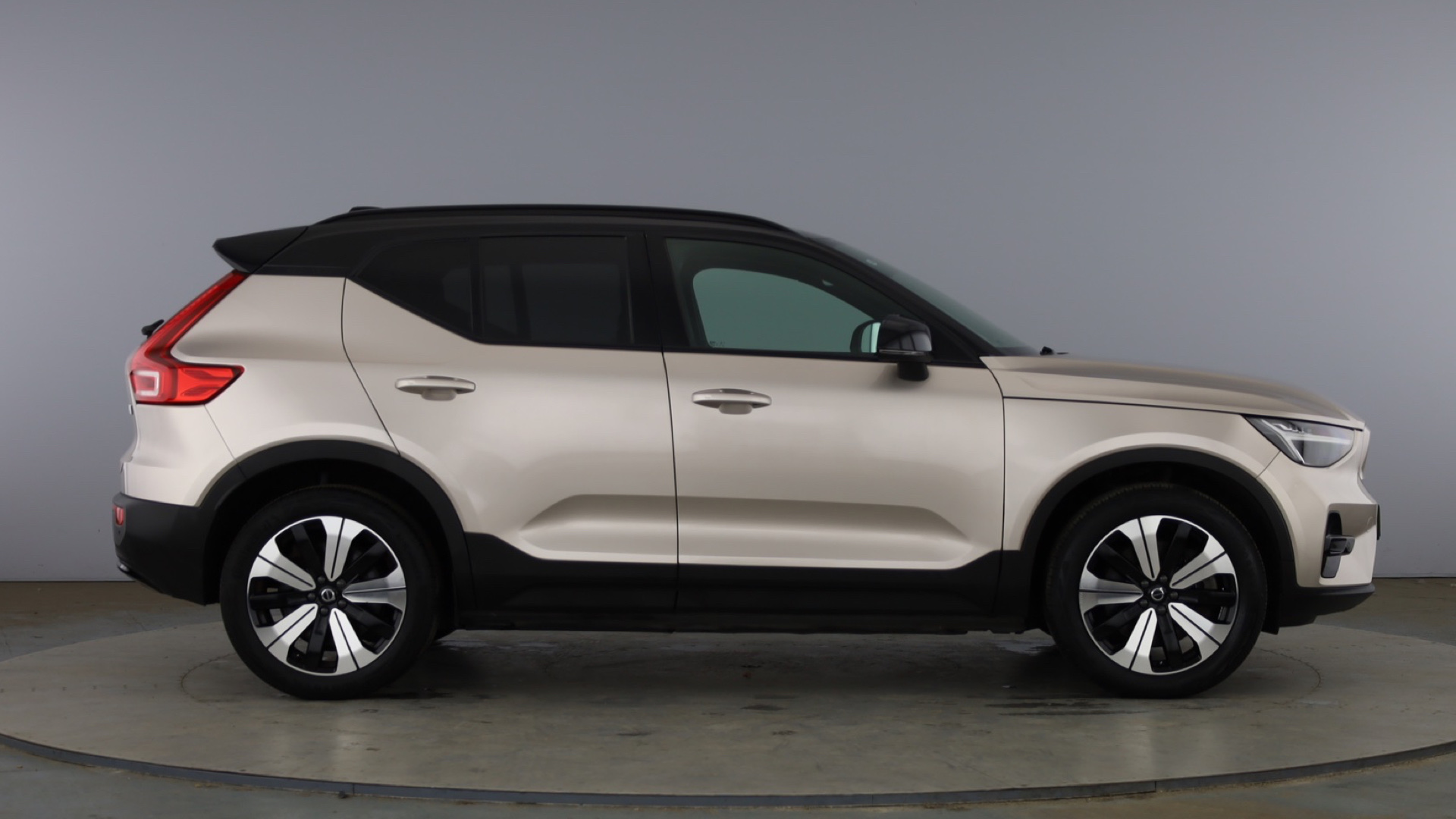 4020931 170kW Recharge Plus 69kWh 5dr Auto