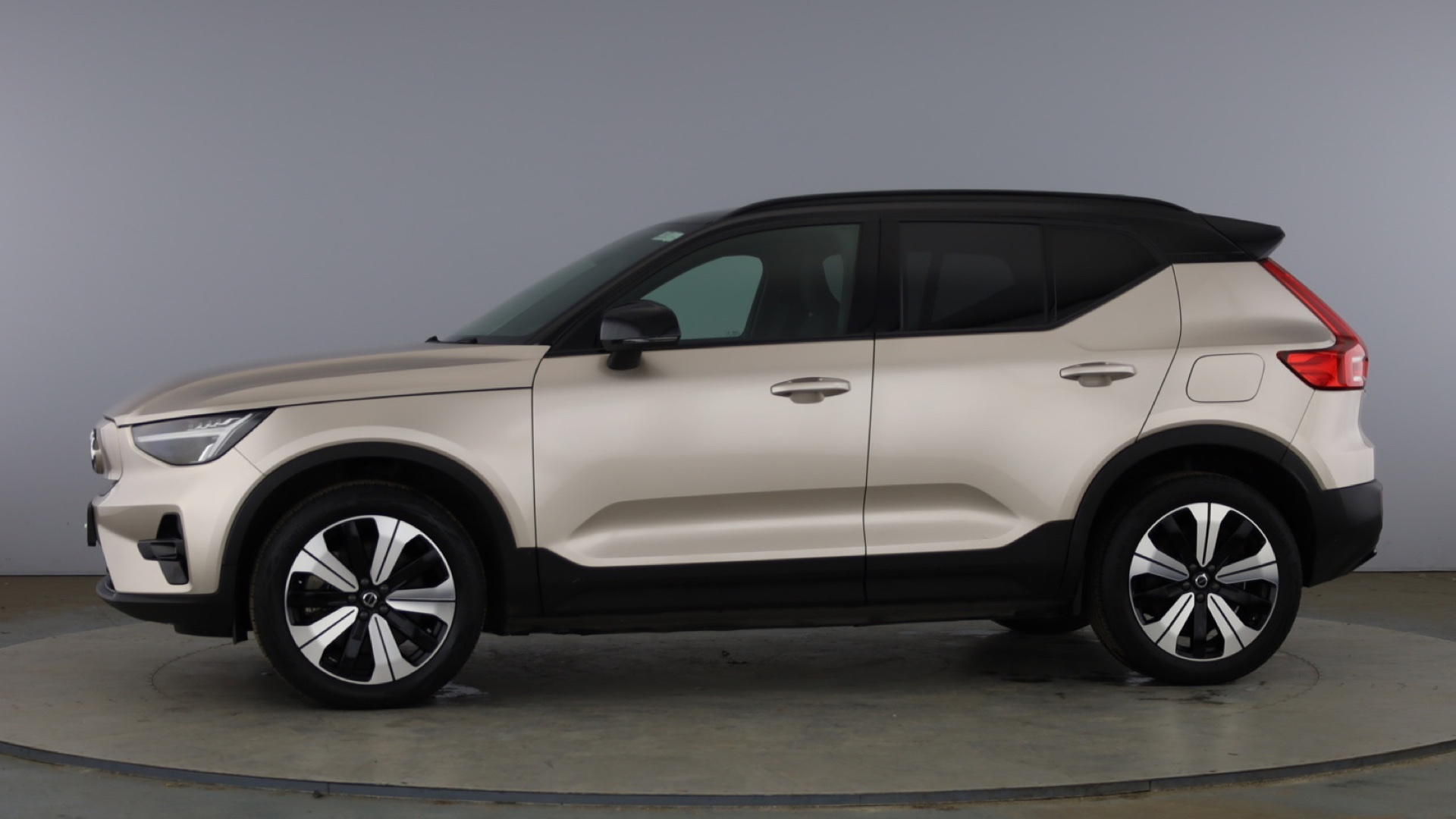 4020931 170kW Recharge Plus 69kWh 5dr Auto