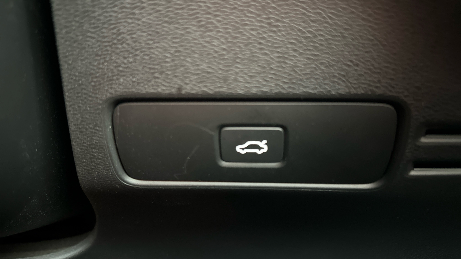 4020931 170kW Recharge Plus 69kWh 5dr Auto