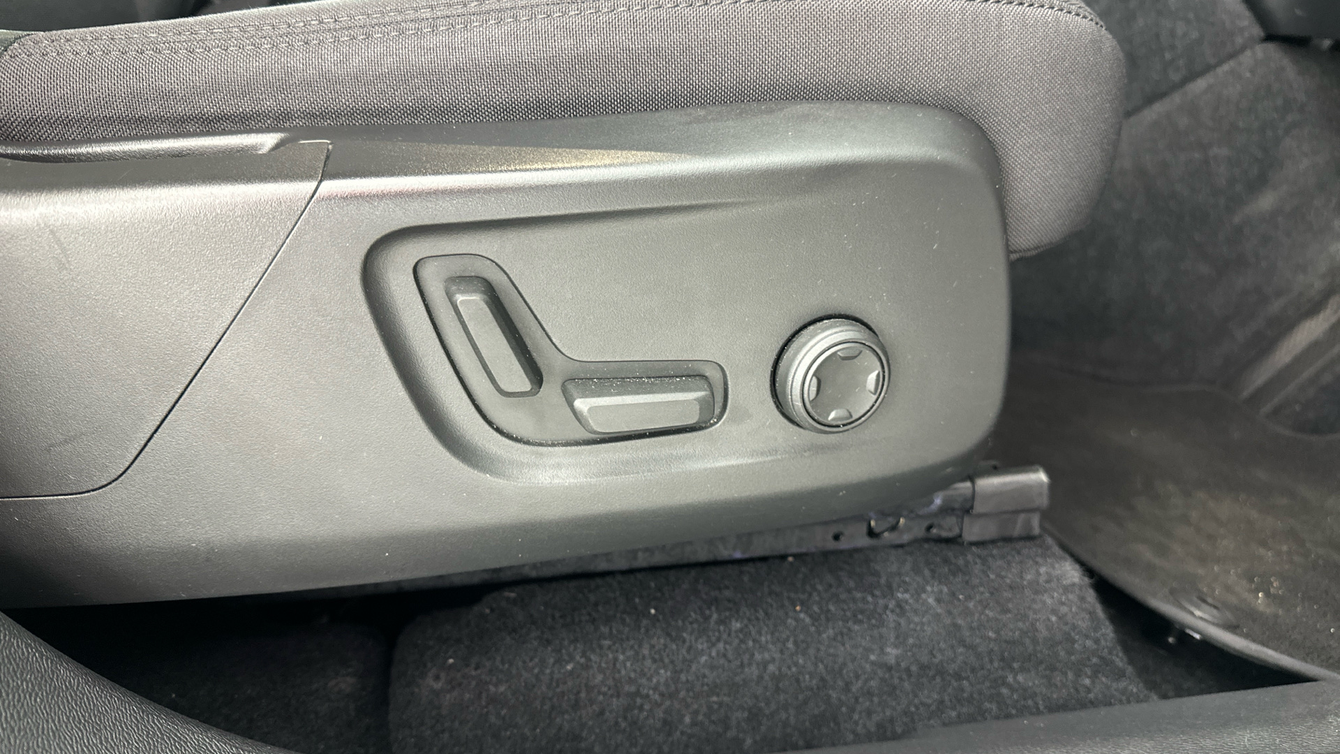 4020931 170kW Recharge Plus 69kWh 5dr Auto