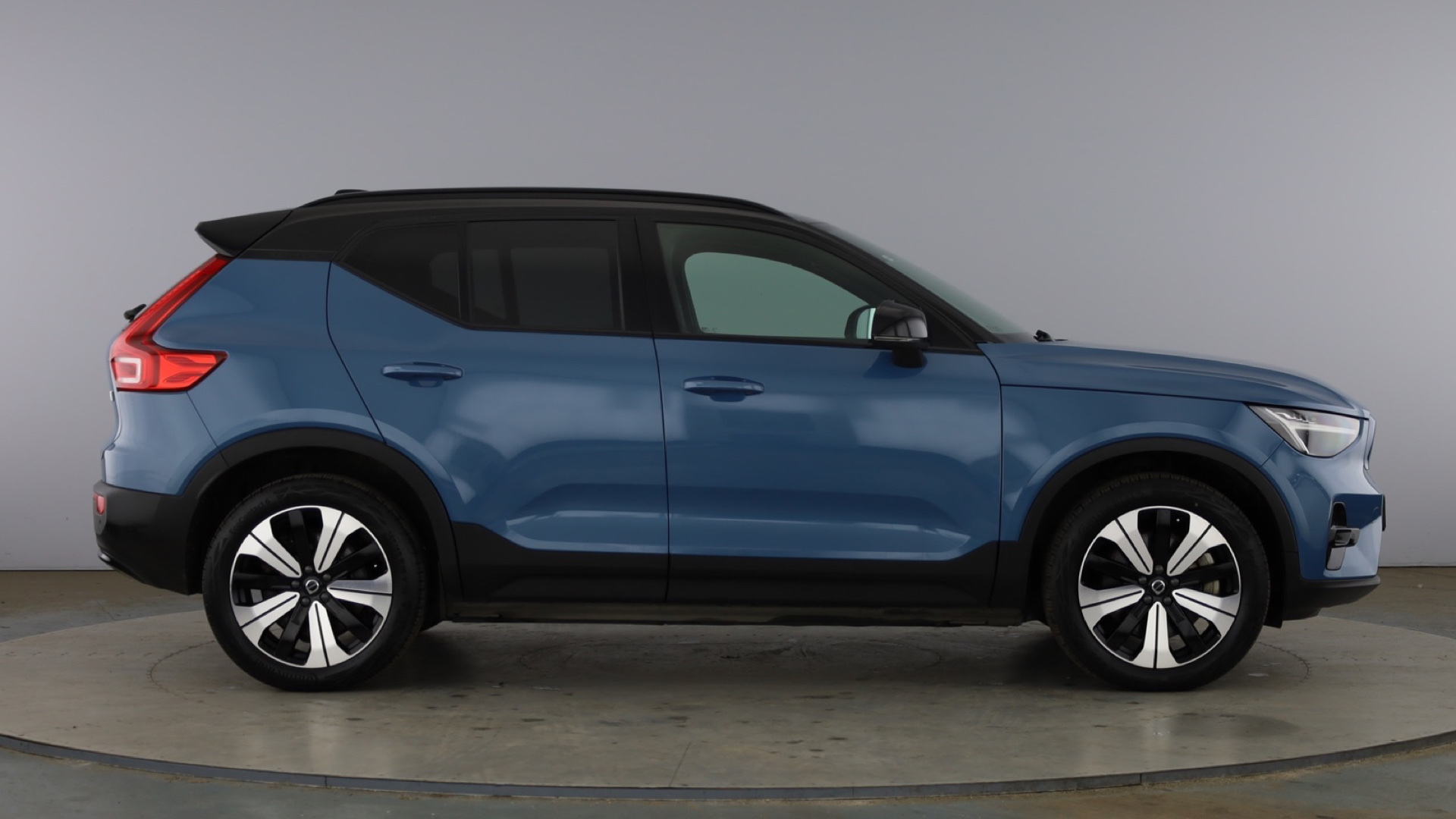 4027640 170kW Recharge Plus 69kWh 5dr Auto