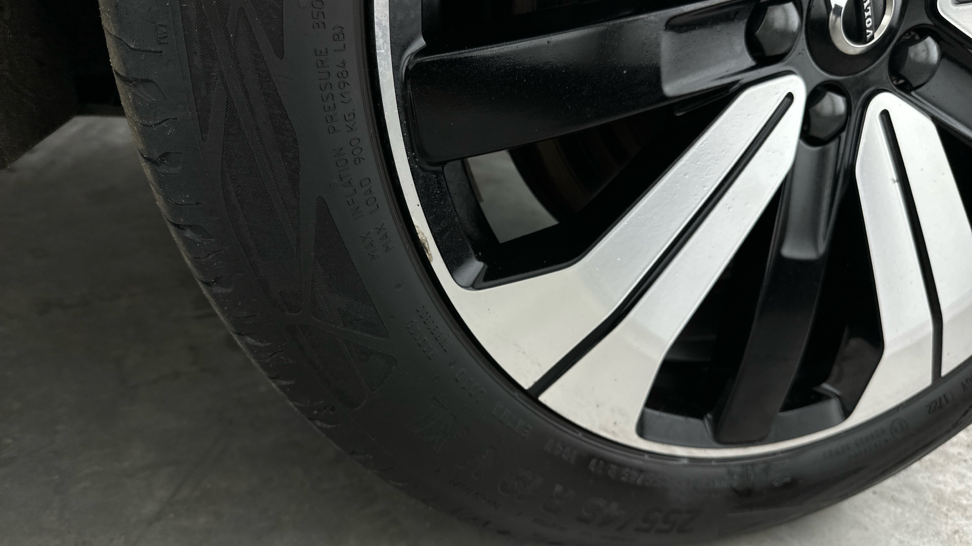 4027640 170kW Recharge Plus 69kWh 5dr Auto