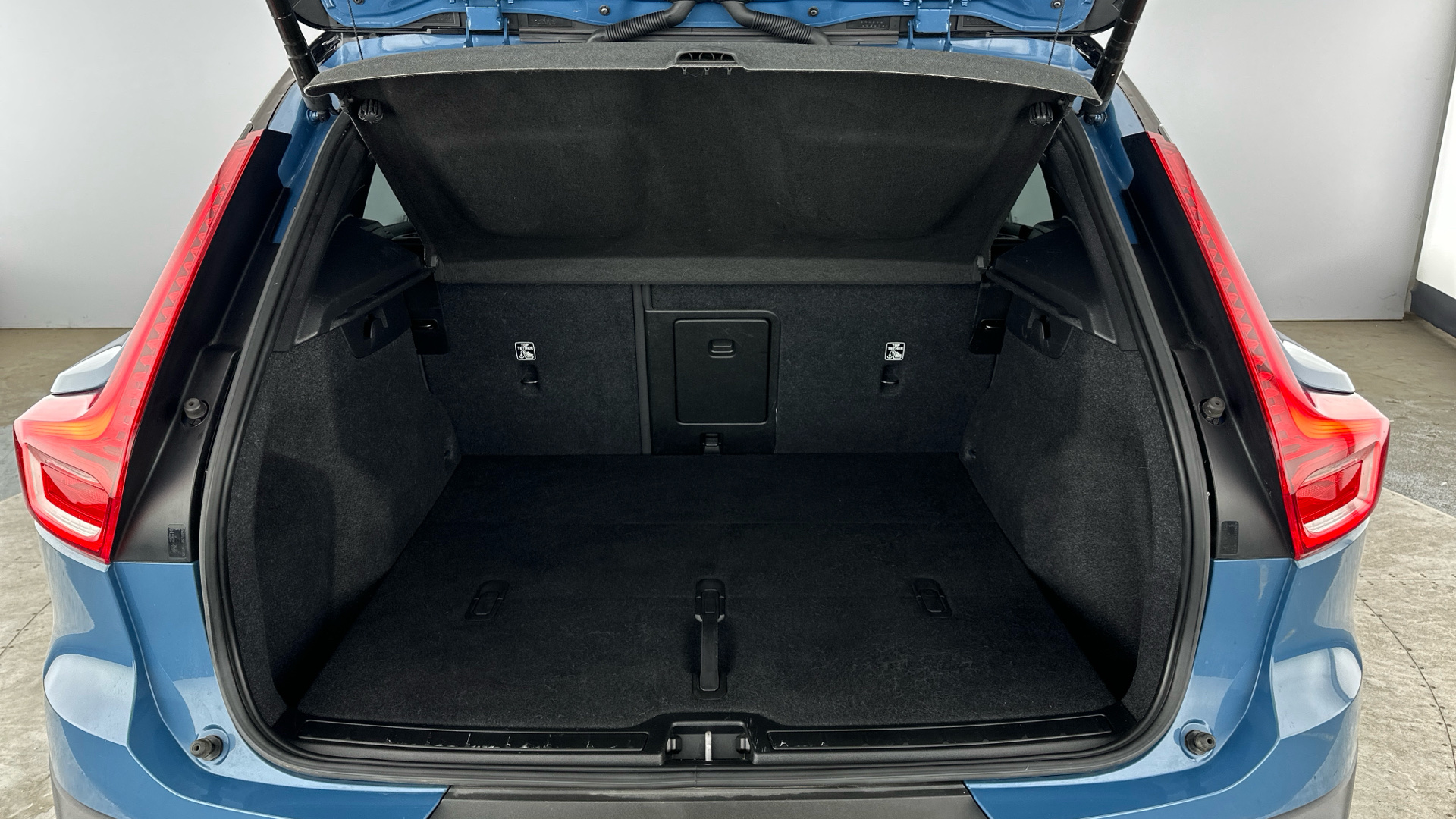 4027640 170kW Recharge Plus 69kWh 5dr Auto