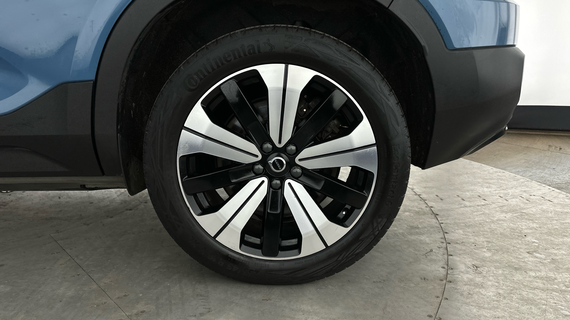 4027640 170kW Recharge Plus 69kWh 5dr Auto