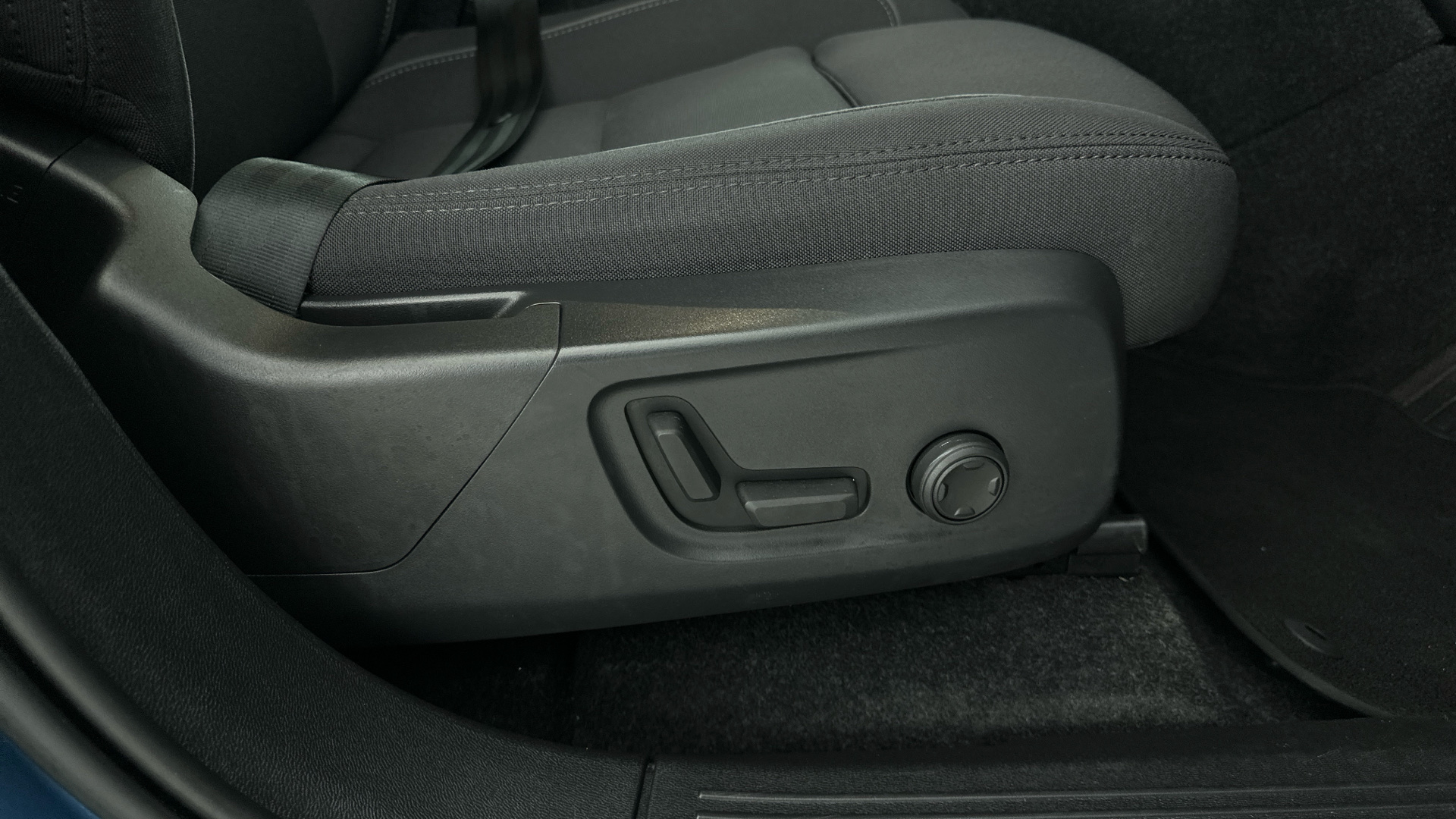 4027640 170kW Recharge Plus 69kWh 5dr Auto