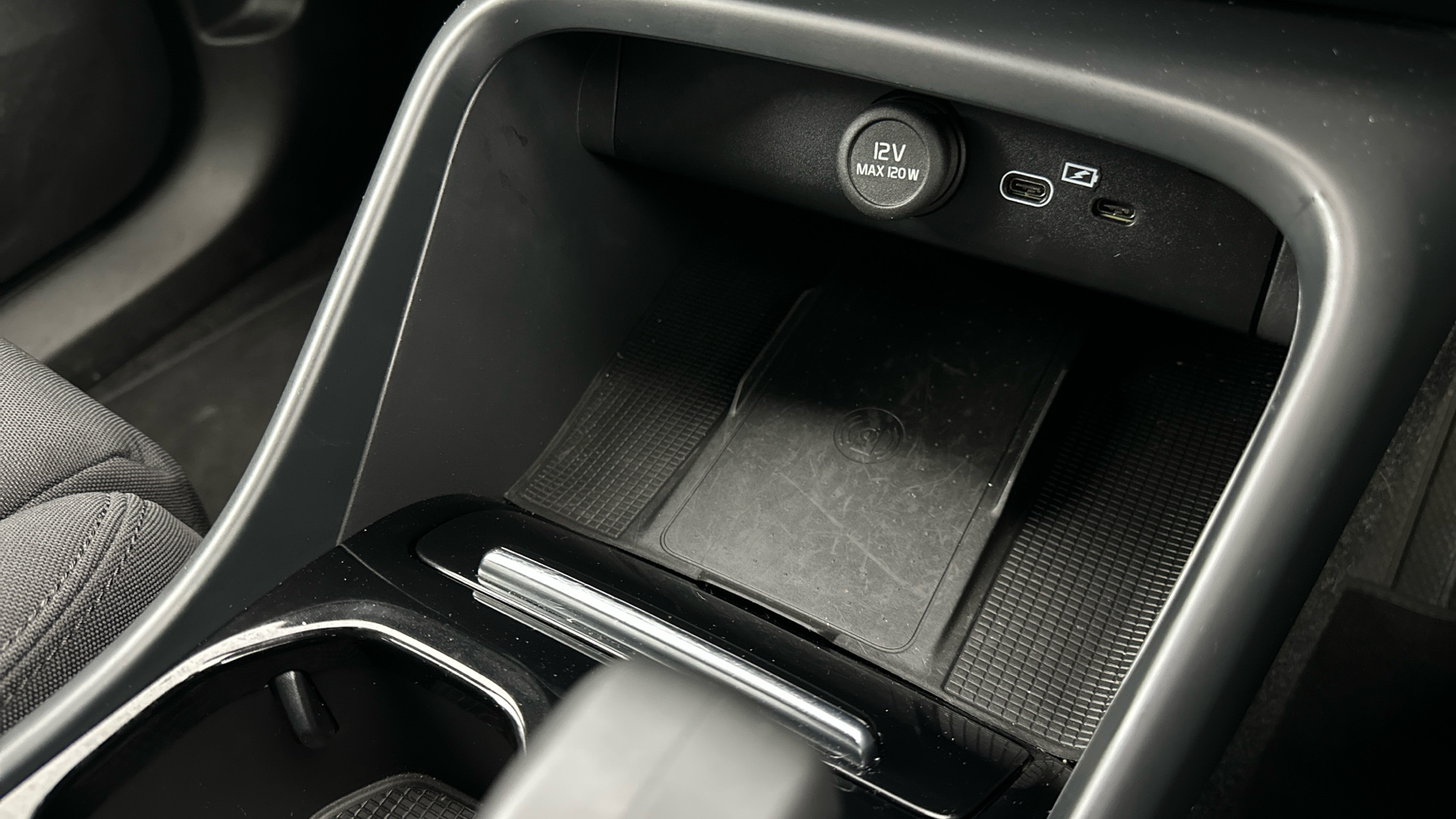 4027640 170kW Recharge Plus 69kWh 5dr Auto