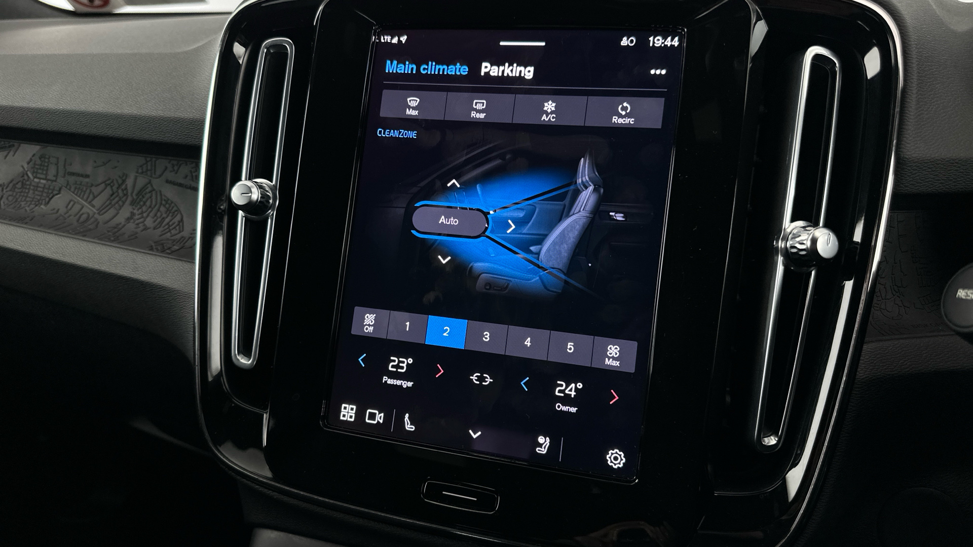 4027640 170kW Recharge Plus 69kWh 5dr Auto