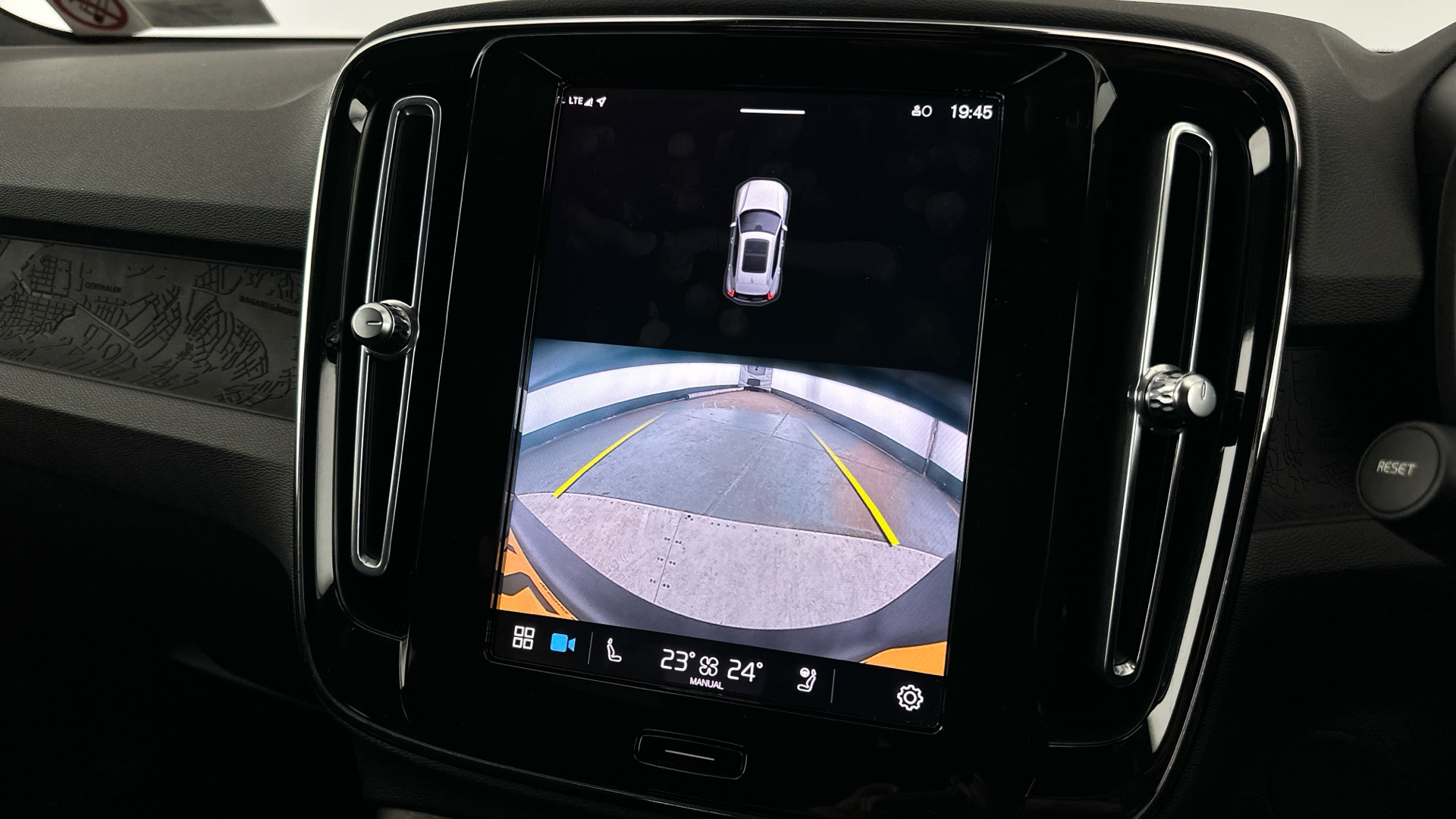 4027640 170kW Recharge Plus 69kWh 5dr Auto