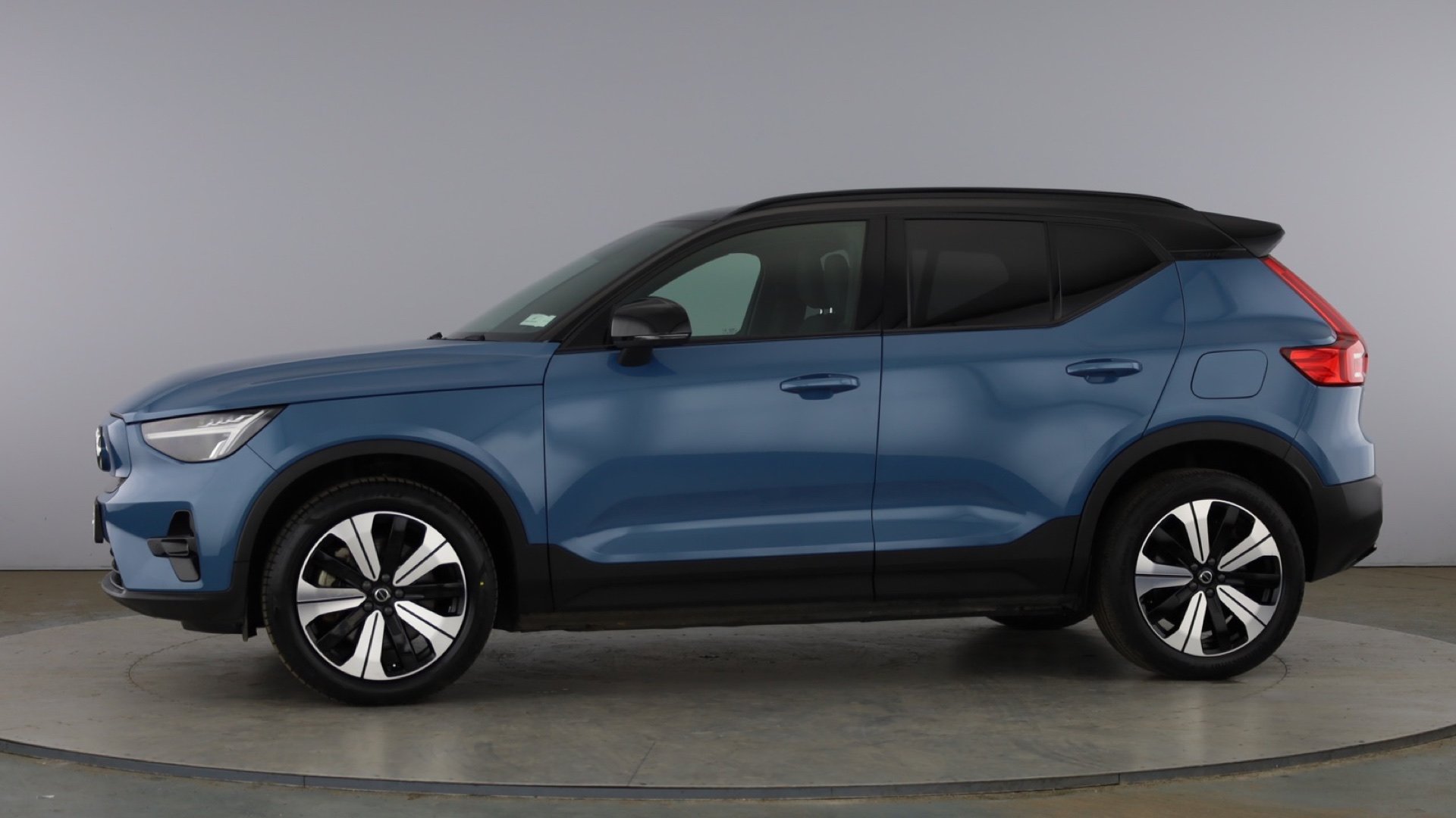 4020688 170kW Recharge Plus 69kWh 5dr Auto