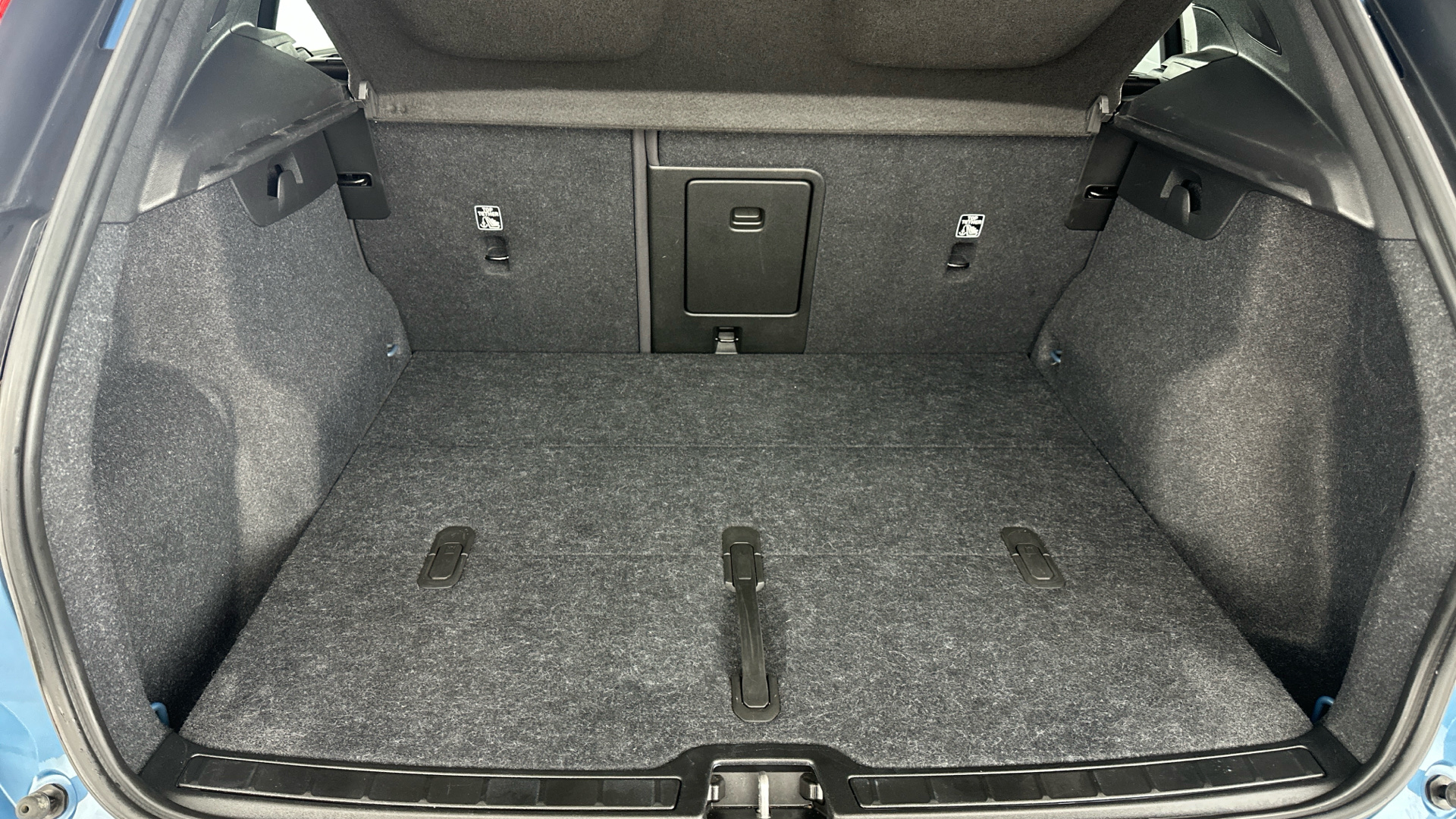 4020688 170kW Recharge Plus 69kWh 5dr Auto