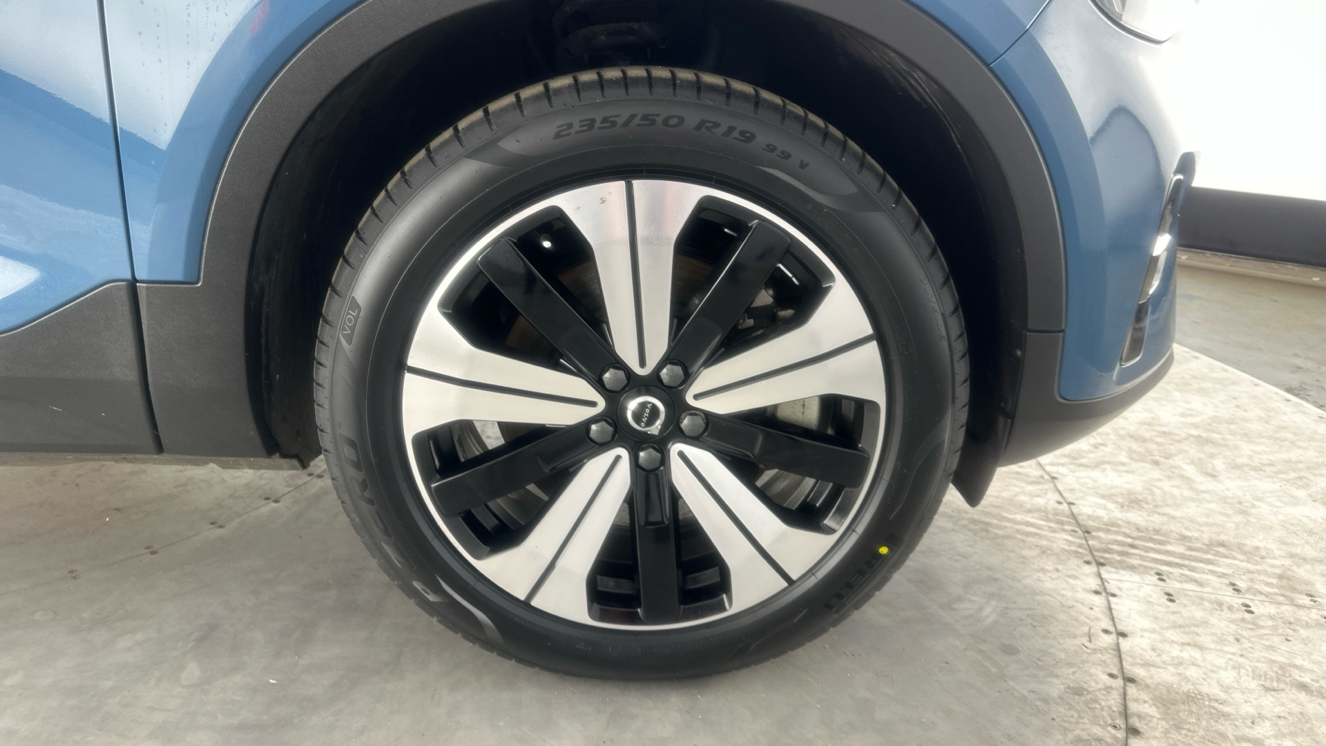 4020688 170kW Recharge Plus 69kWh 5dr Auto