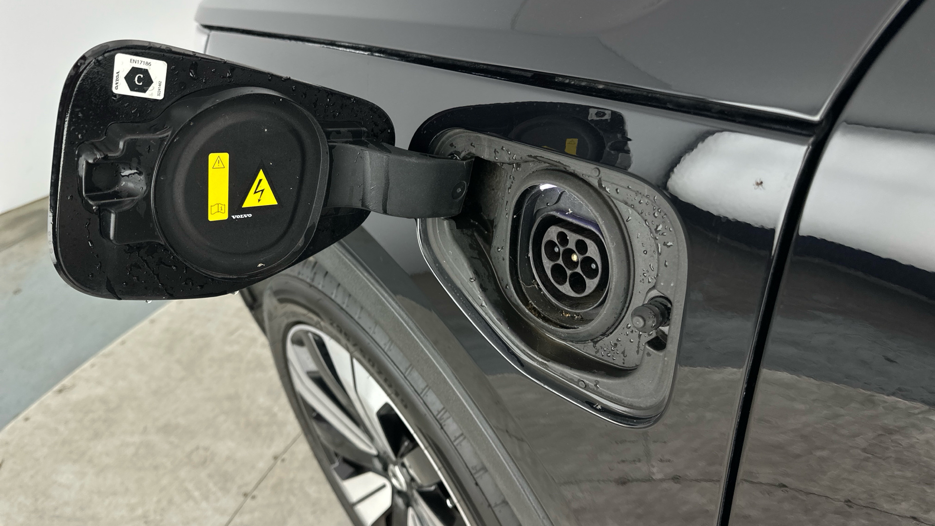 4020815 1.5 T5 Recharge PHEV Ultimate Dark 5dr Auto