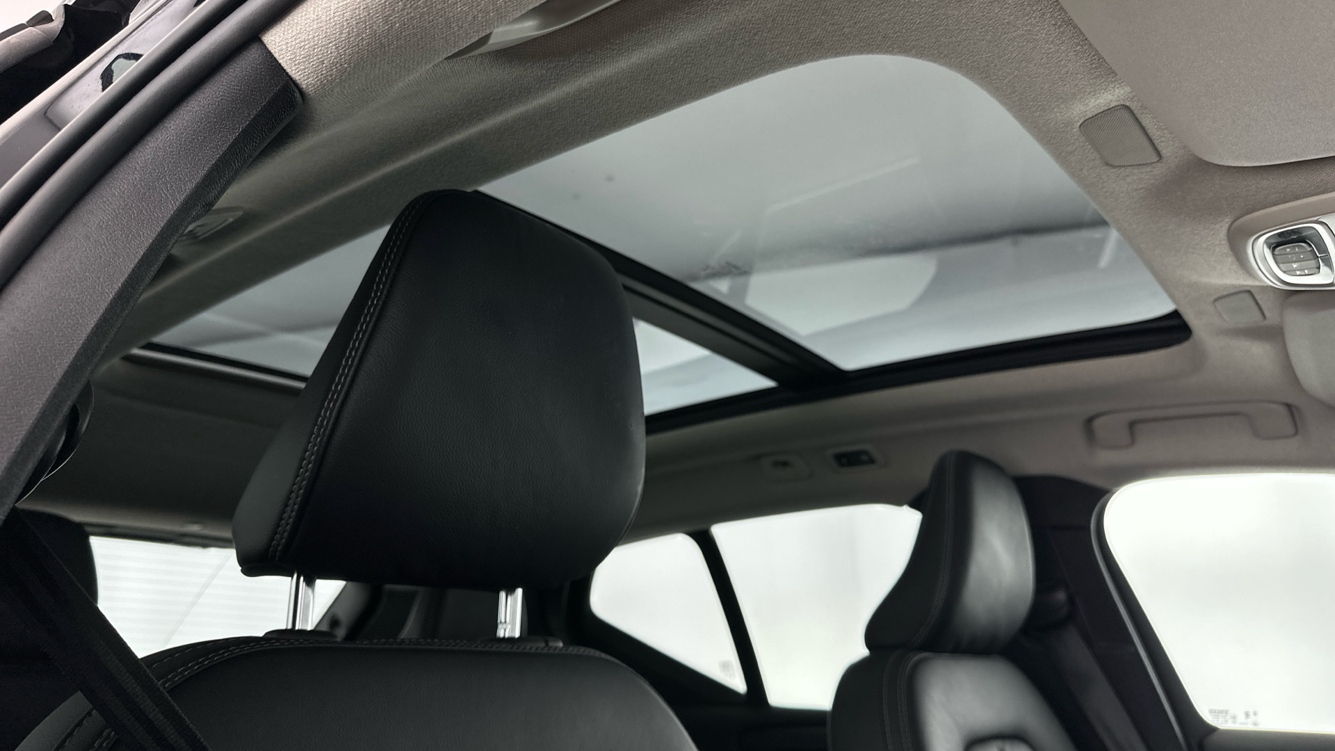 4020815 1.5 T5 Recharge PHEV Ultimate Dark 5dr Auto