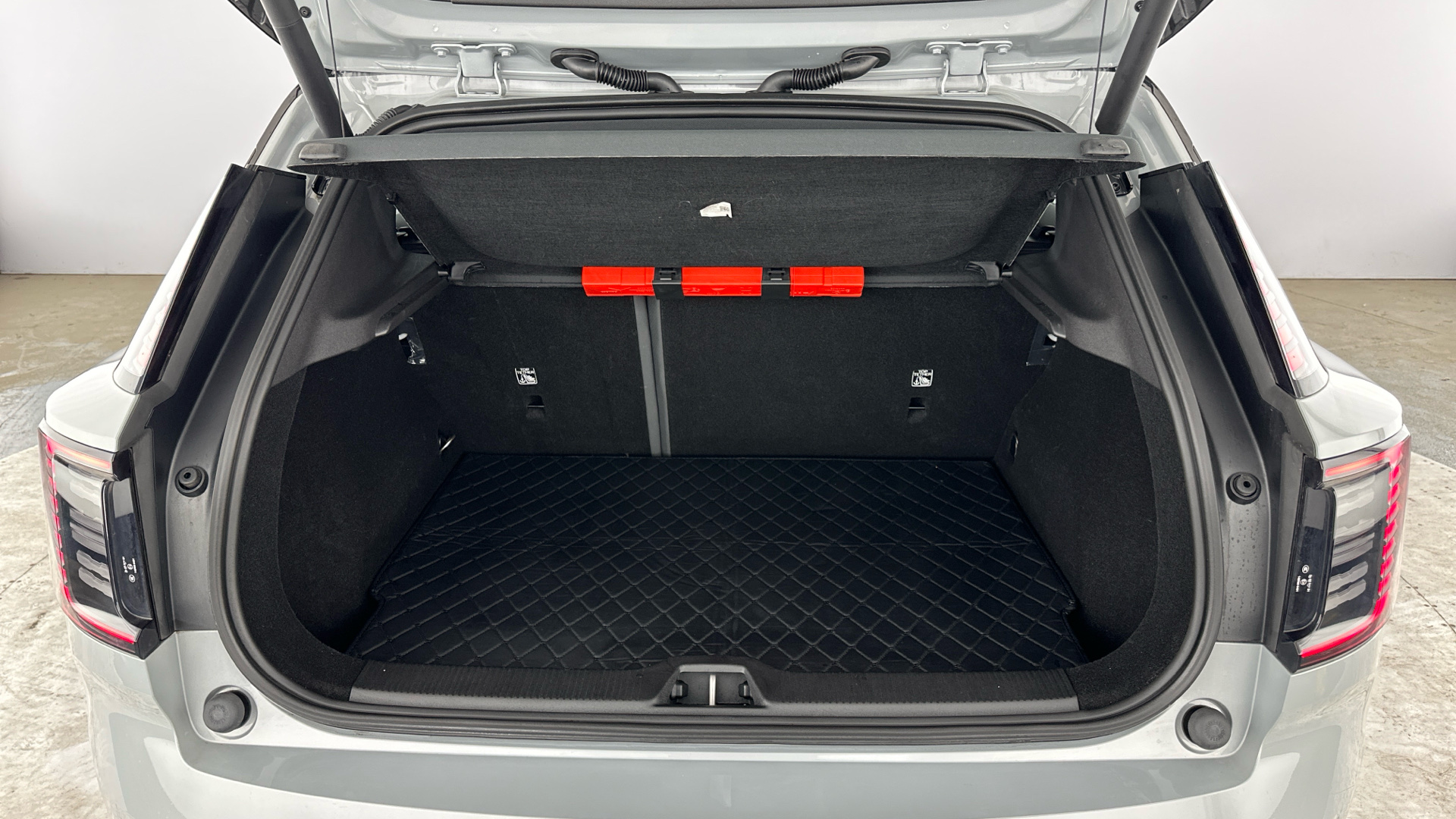 4020911 200kW Single Motor Plus 51kWh 5dr Auto