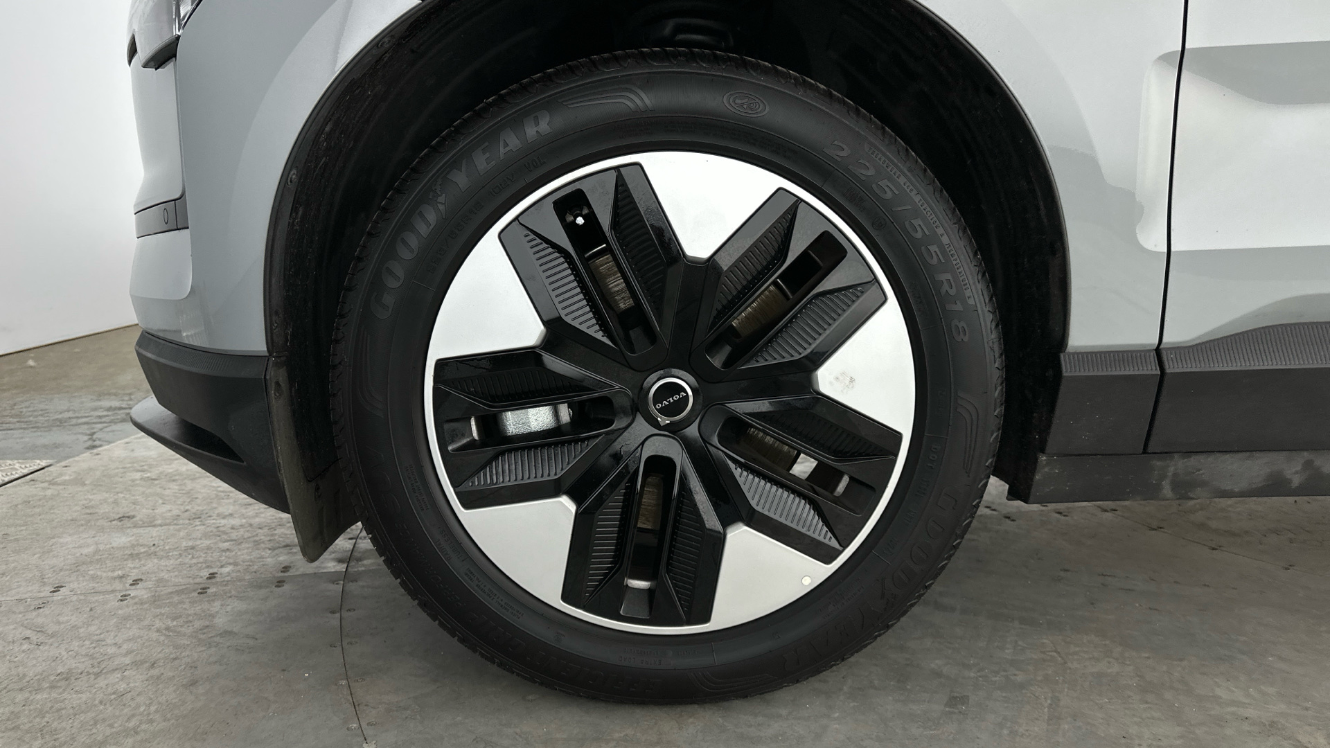 4020911 200kW Single Motor Plus 51kWh 5dr Auto