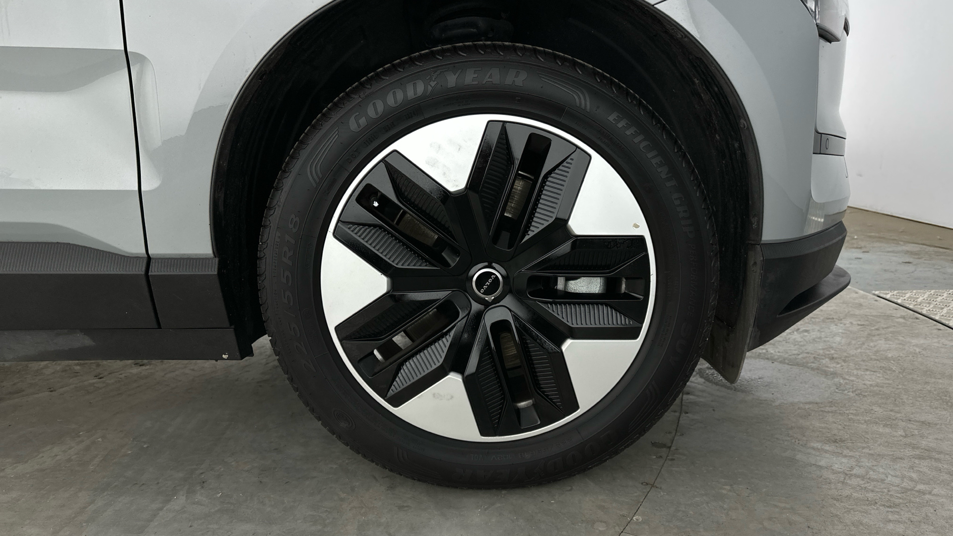 4020911 200kW Single Motor Plus 51kWh 5dr Auto