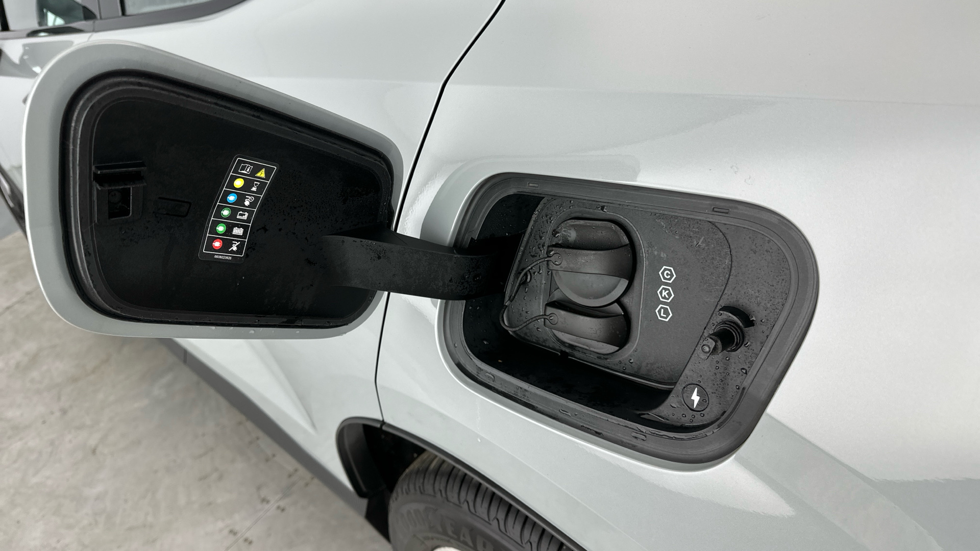 4020911 200kW Single Motor Plus 51kWh 5dr Auto