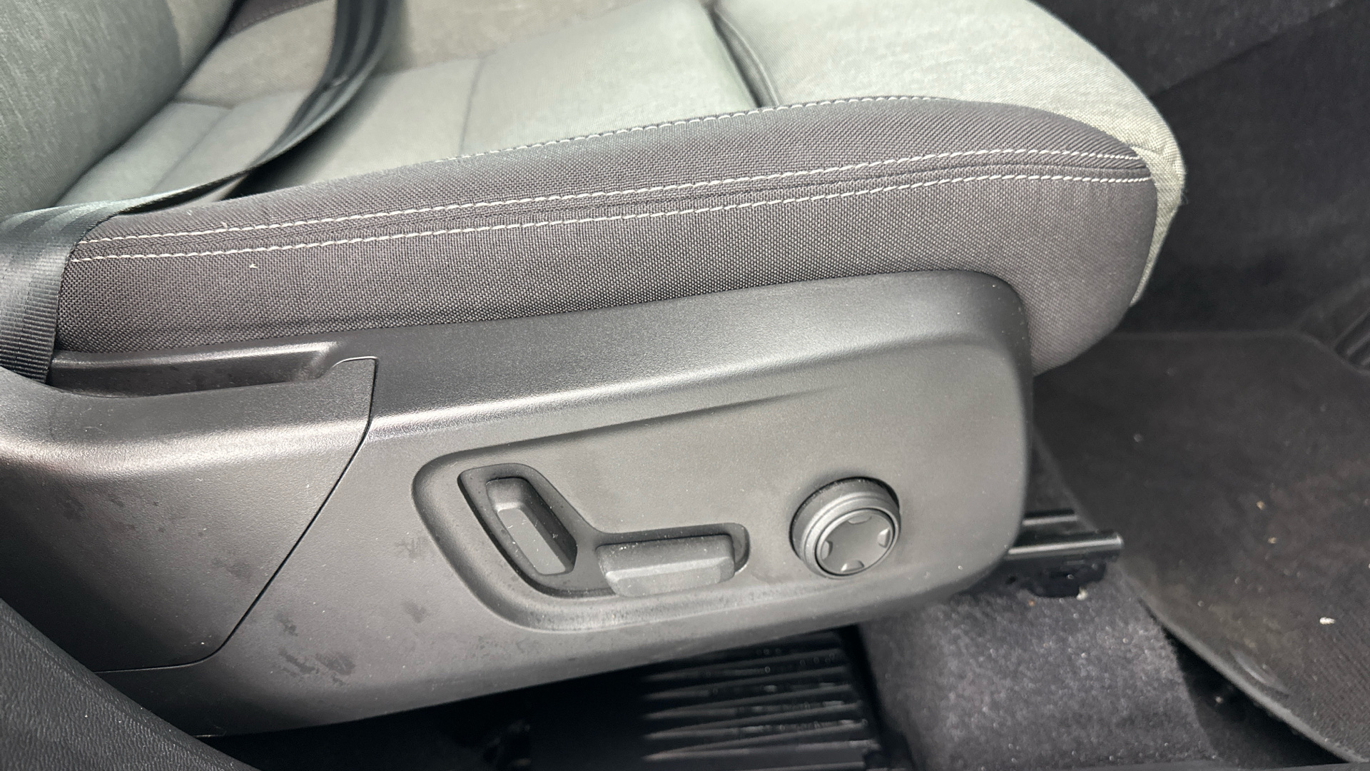 4060151 1.5 T4 Recharge PHEV Plus Dark 5dr Auto