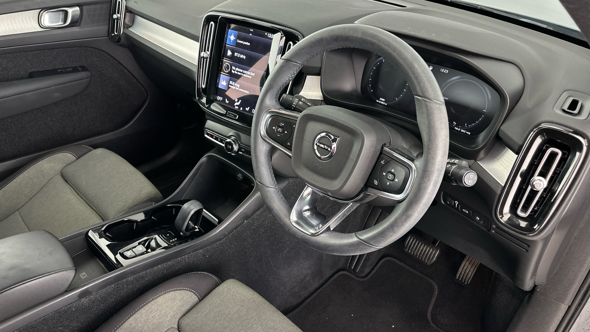 4049541 1.5 T4 Recharge PHEV Plus Dark 5dr Auto