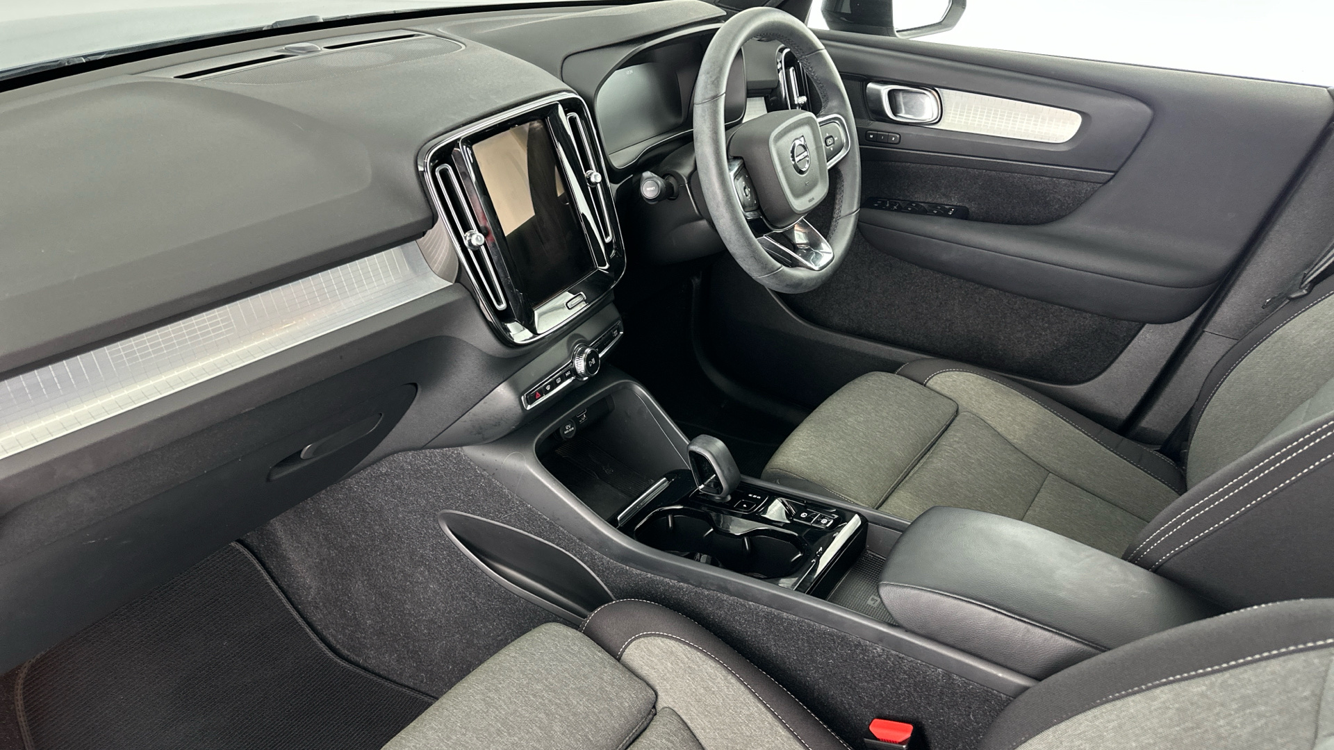 4049541 1.5 T4 Recharge PHEV Plus Dark 5dr Auto