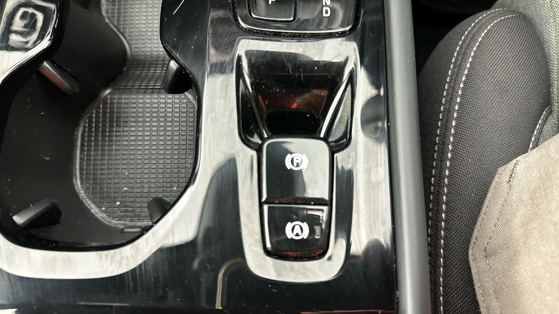 4049541 1.5 T4 Recharge PHEV Plus Dark 5dr Auto