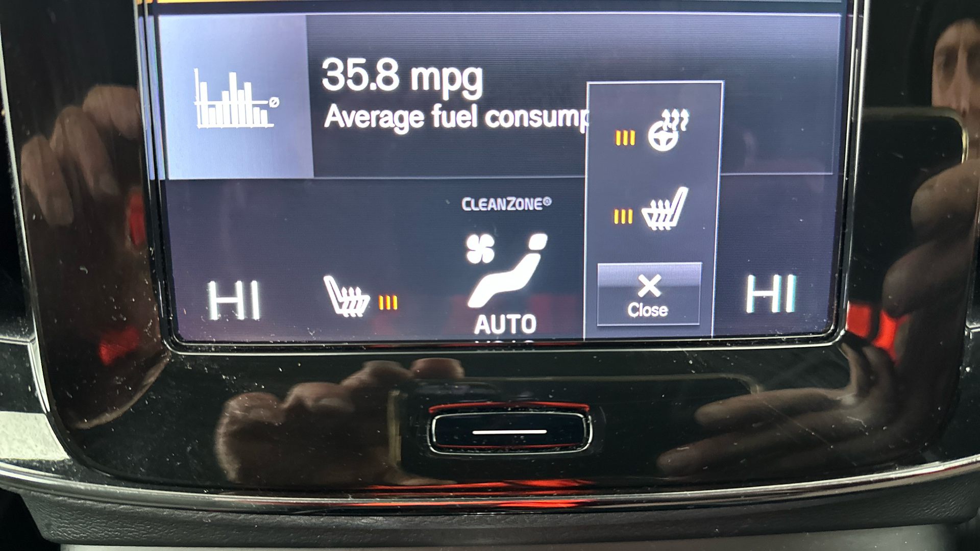 4049541 1.5 T4 Recharge PHEV Plus Dark 5dr Auto